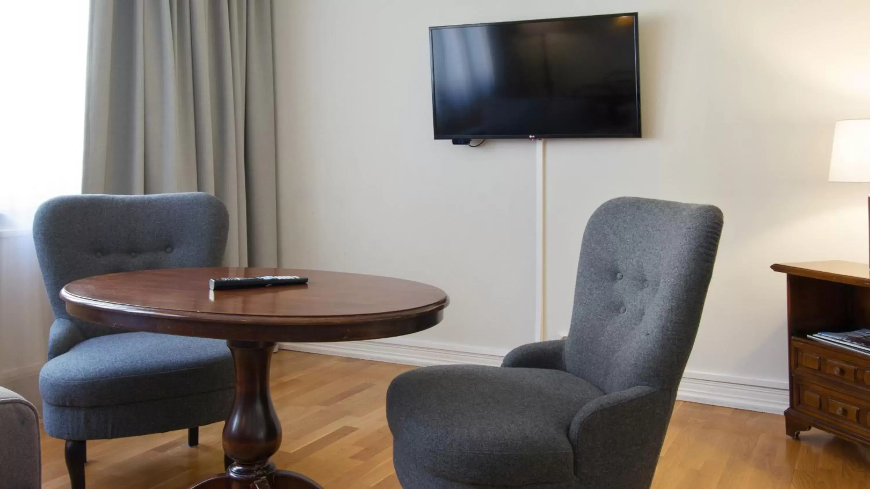 Seating area, TV/Entertainment Center in Best Western Princess Hotel