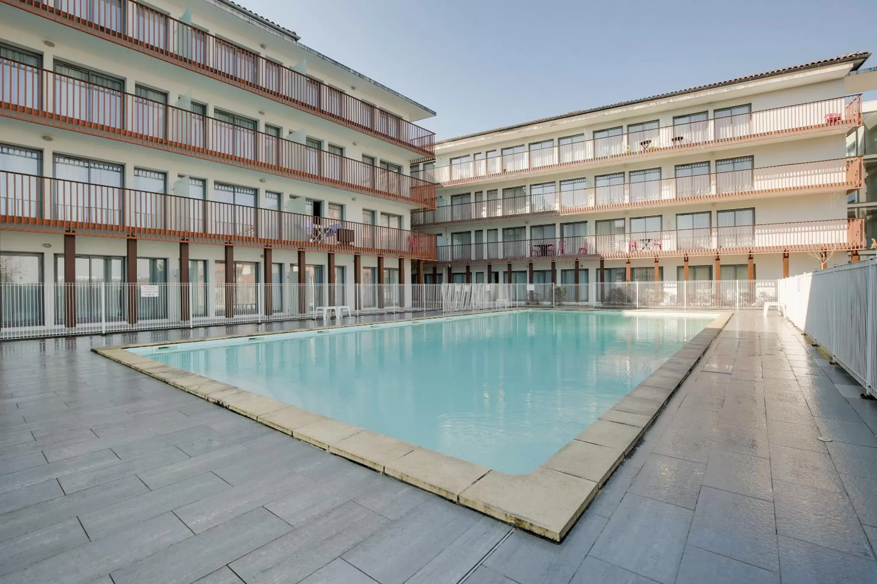 Swimming Pool in All Suites La Teste – Bassin d’Arcachon