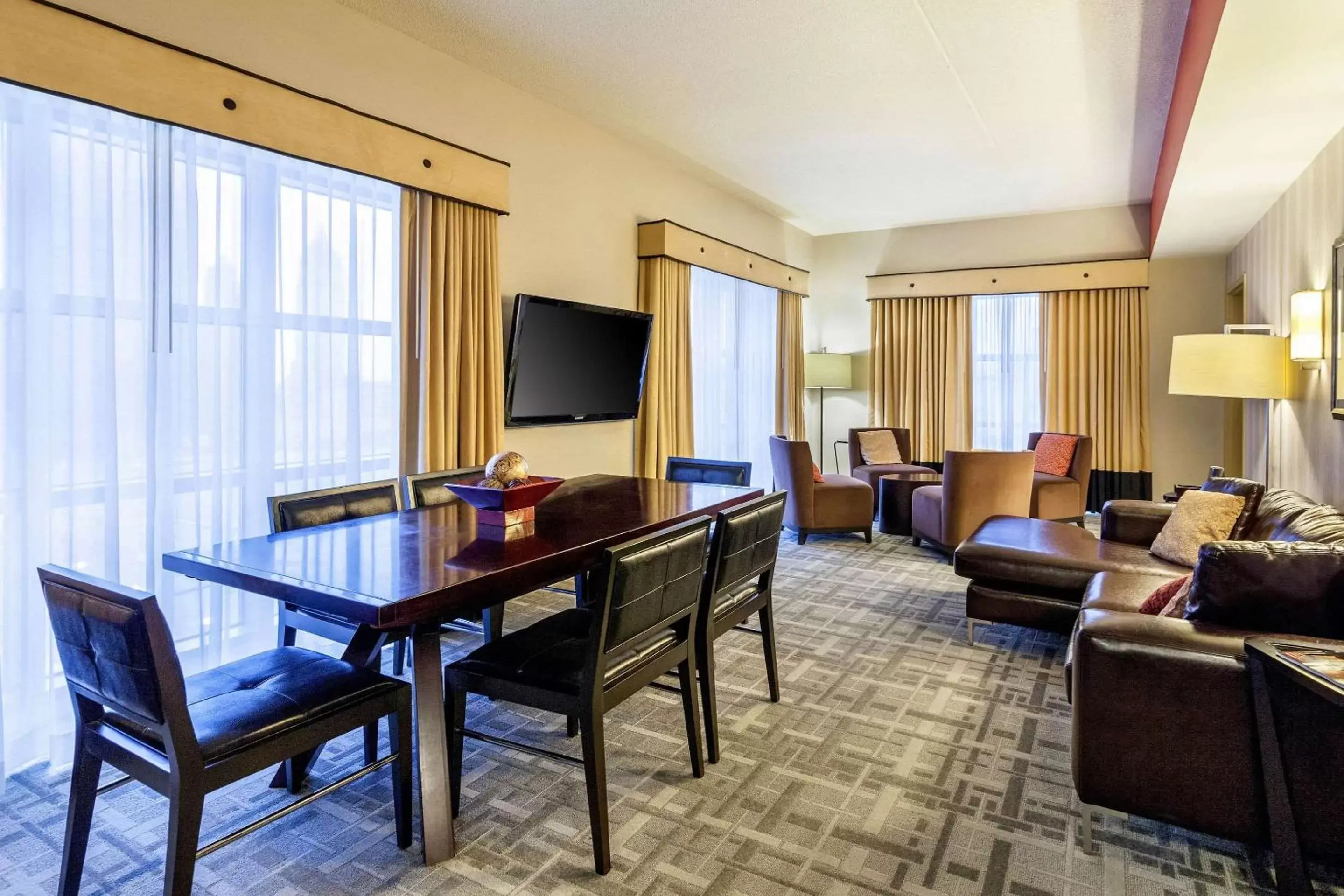 Photo of the whole room, Seating Area in Cambria Hotel Pittsburgh - Downtown