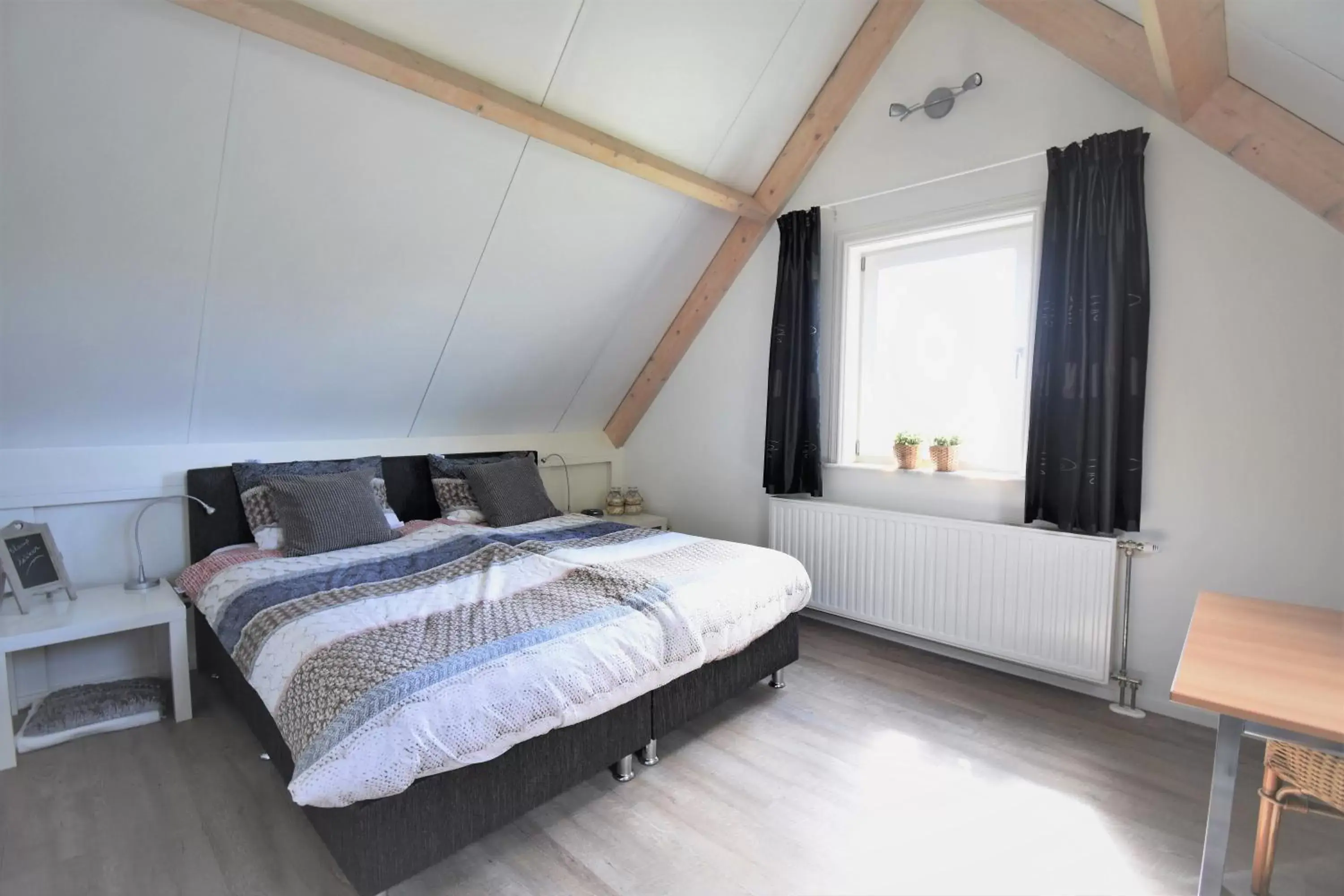 Photo of the whole room, Bed in De Beddestee