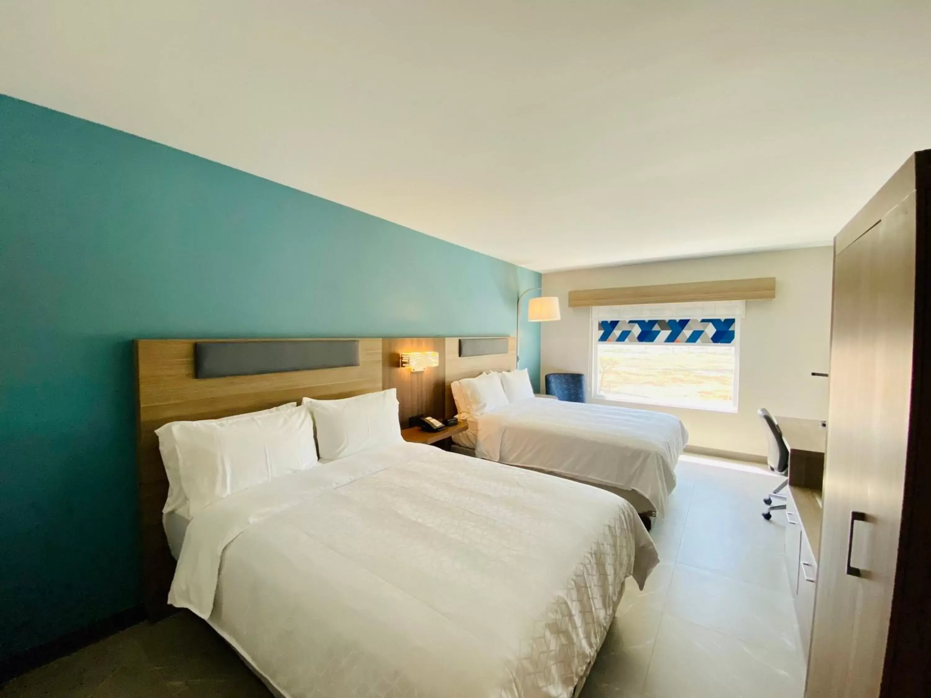 Photo of the whole room, Bed in Holiday Inn Express - Guadalajara Vallarta Poniente by IHG Photo of the whole room, Bed in Holiday Inn Express - Guadalajara Vallarta Poniente by IHG