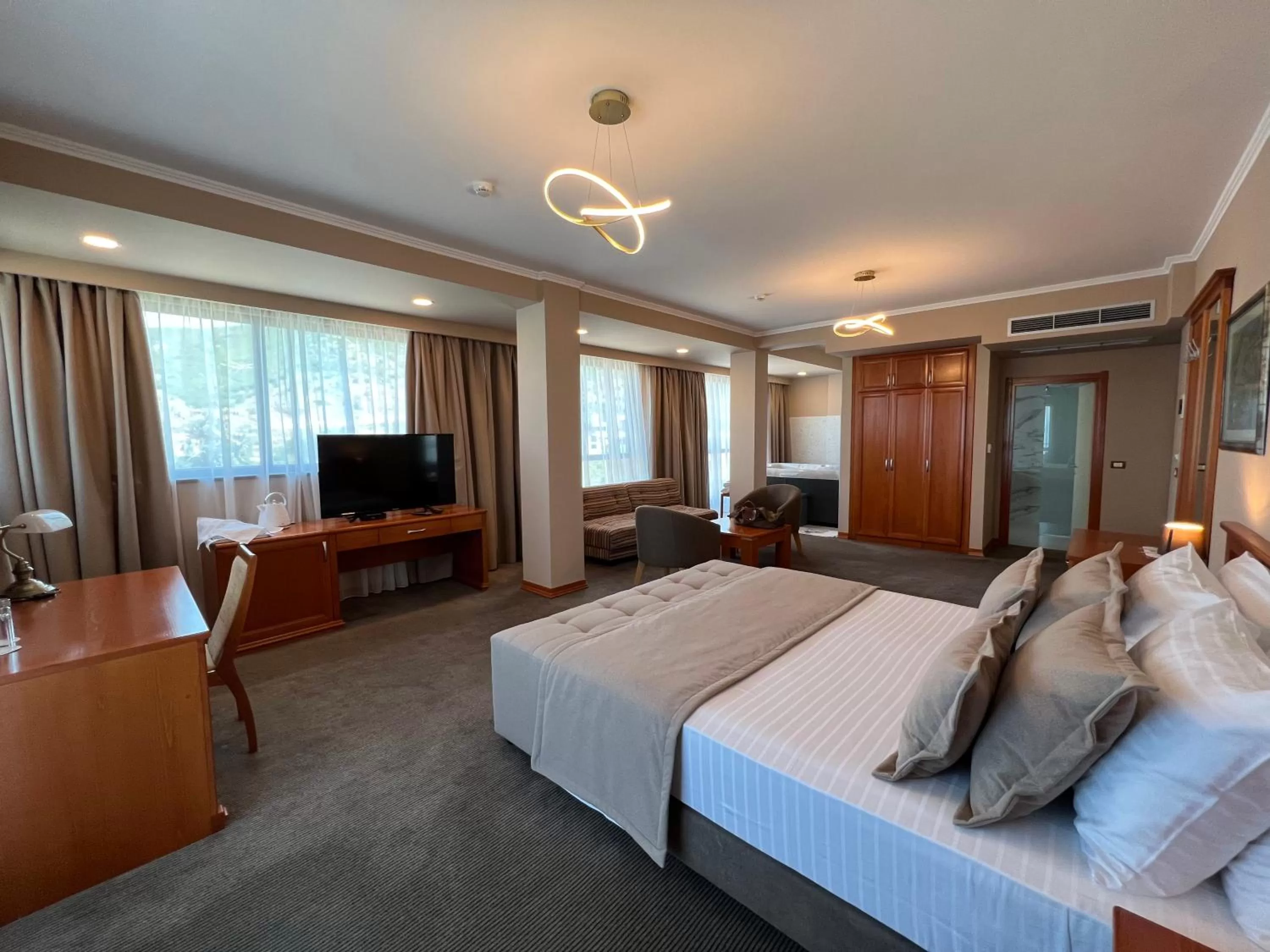 Photo of the whole room in Hotel Millennium