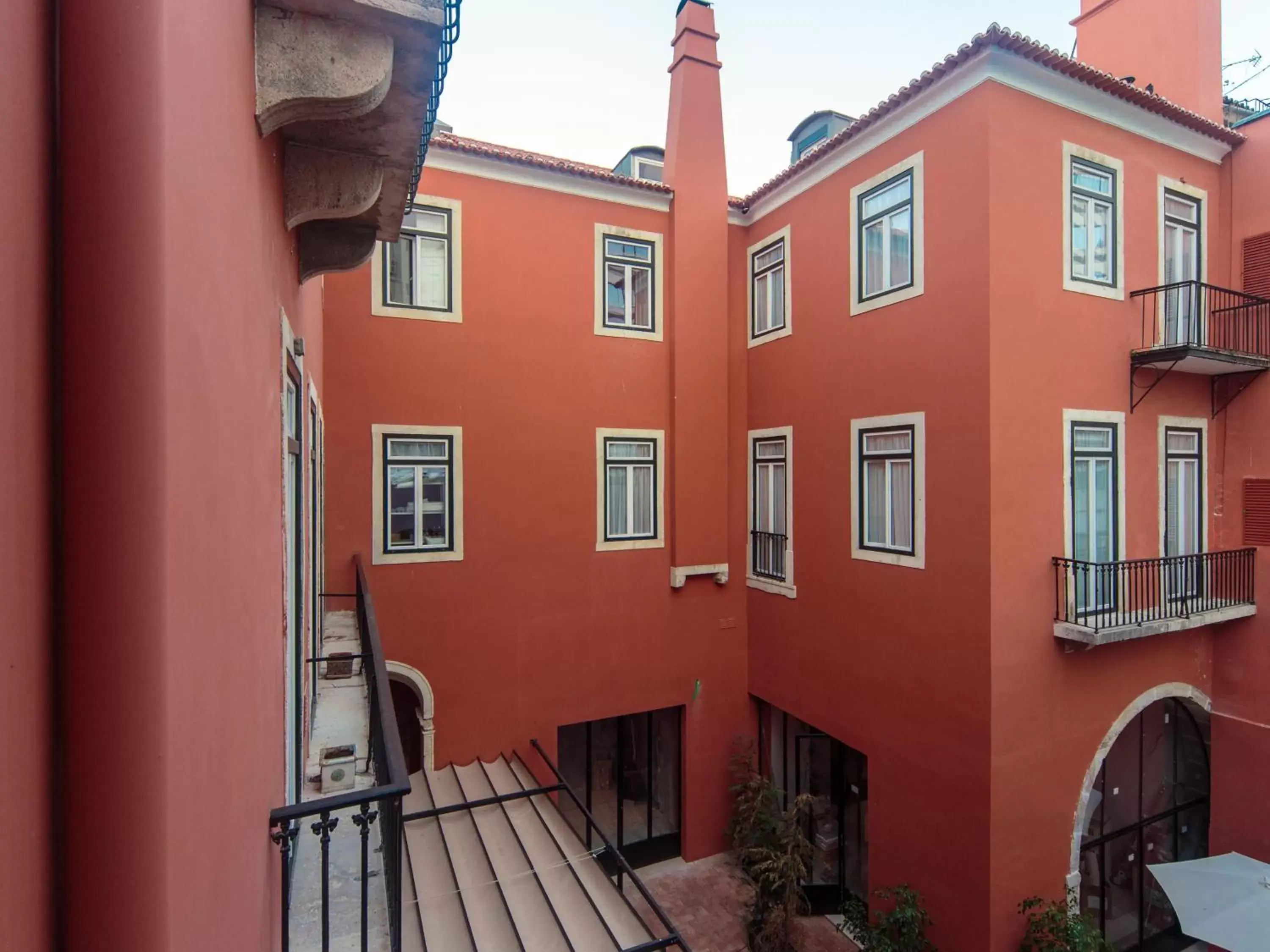 Property Building in Dear Lisbon - Gallery House