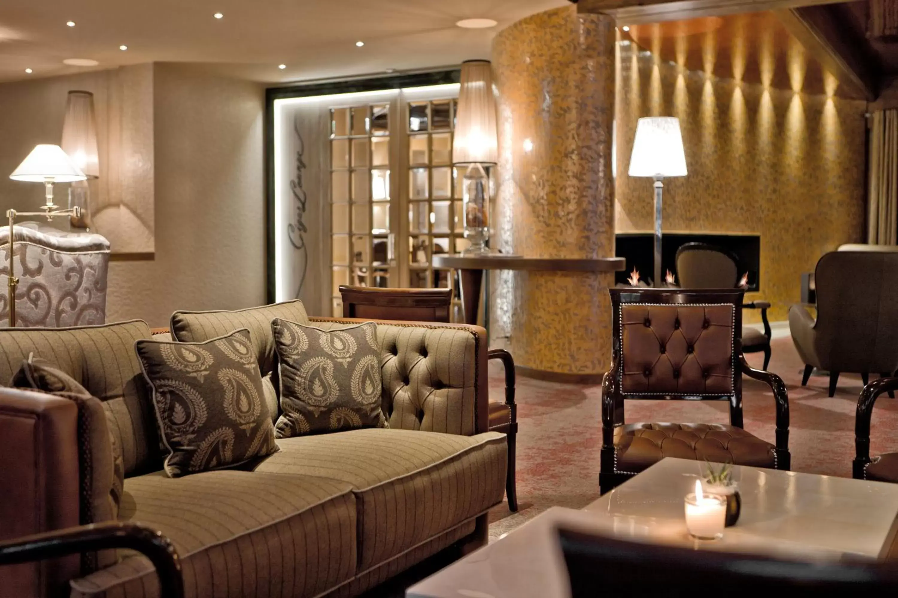 Lounge or bar, Seating Area in Tschuggen Grand Hotel - The Leading Hotels of the World