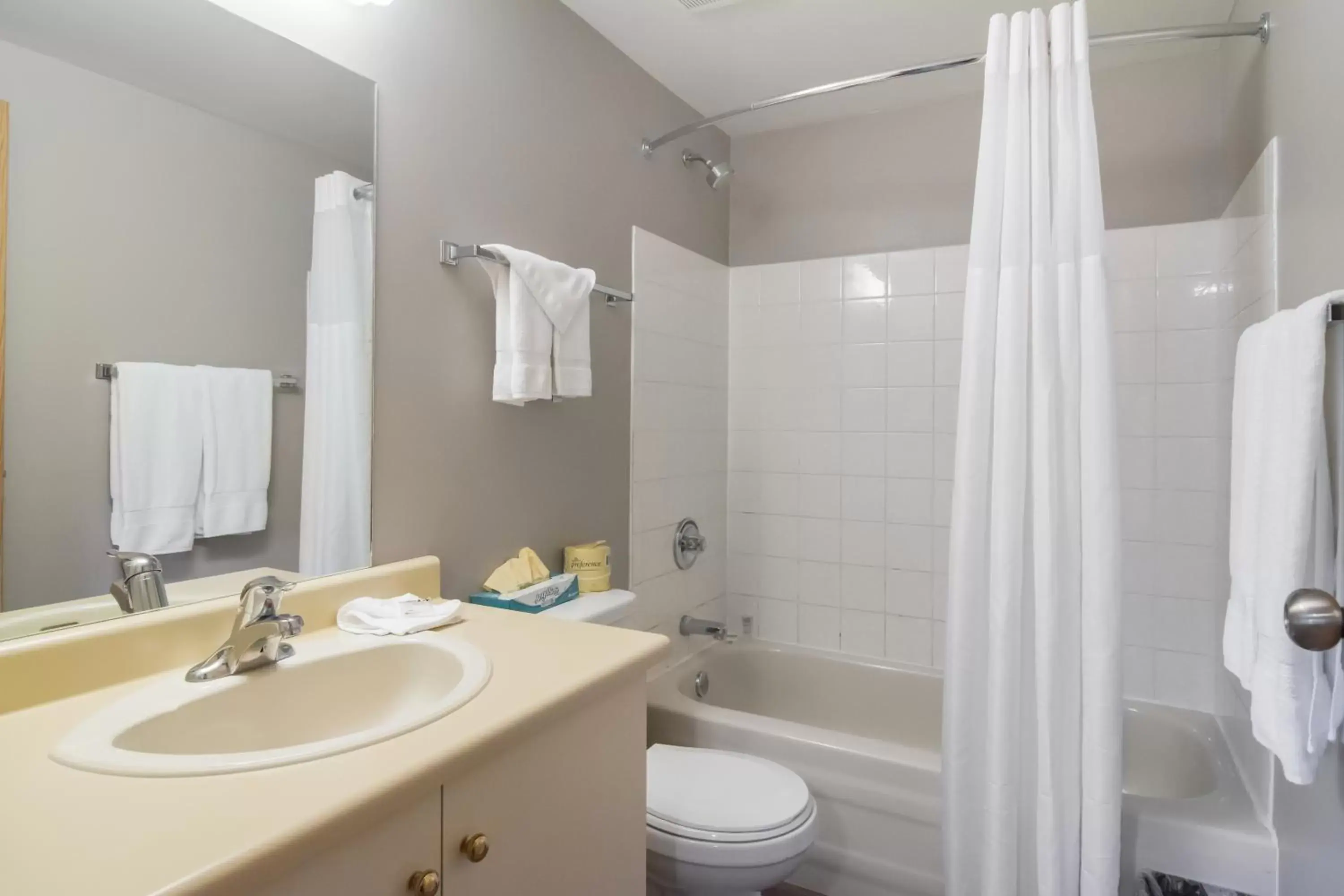 Shower, Bathroom in Motel 6-Saanichton, BC - Victoria Airport