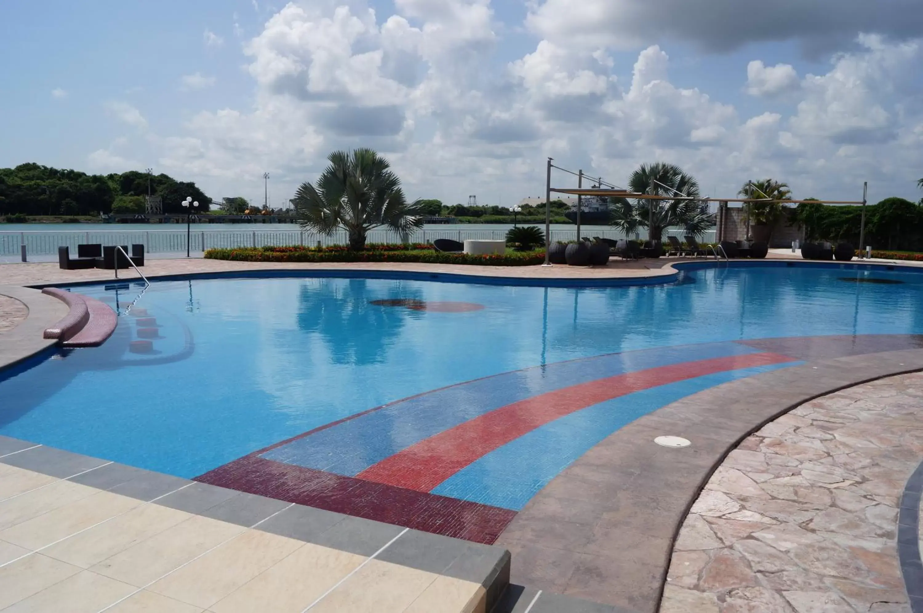 Swimming Pool in Holiday Inn Tuxpan - Convention Center, an IHG Hotel