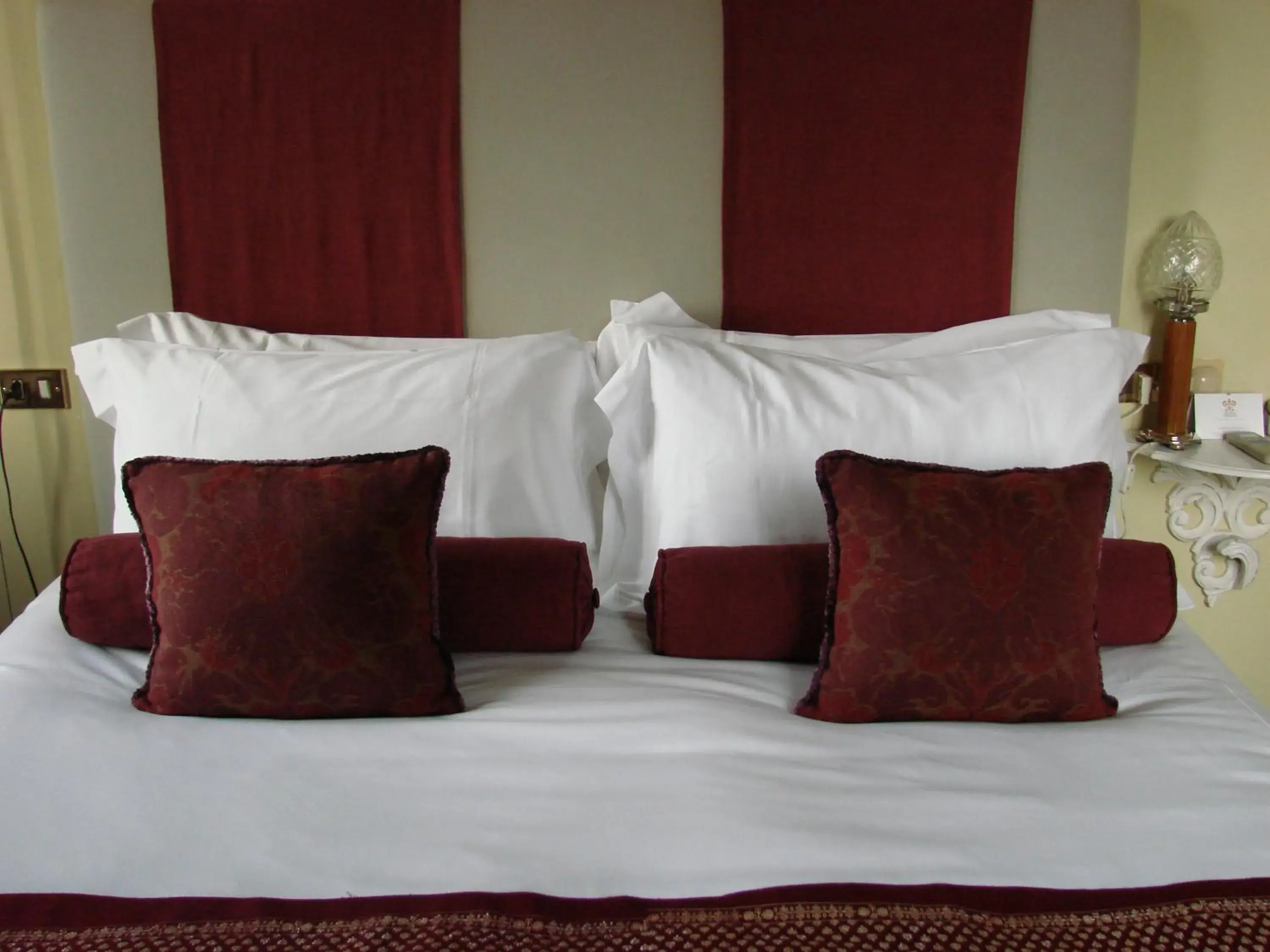Bed in Hotel Villa Fiordaliso