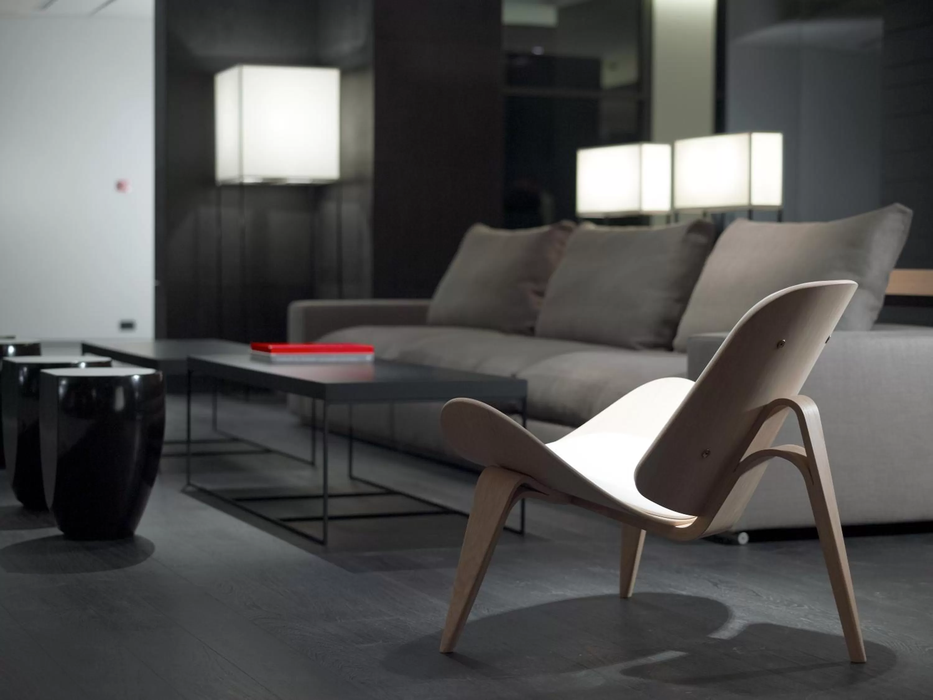 Lounge or bar in The Met Hotel Thessaloniki, a Member of Design Hotels