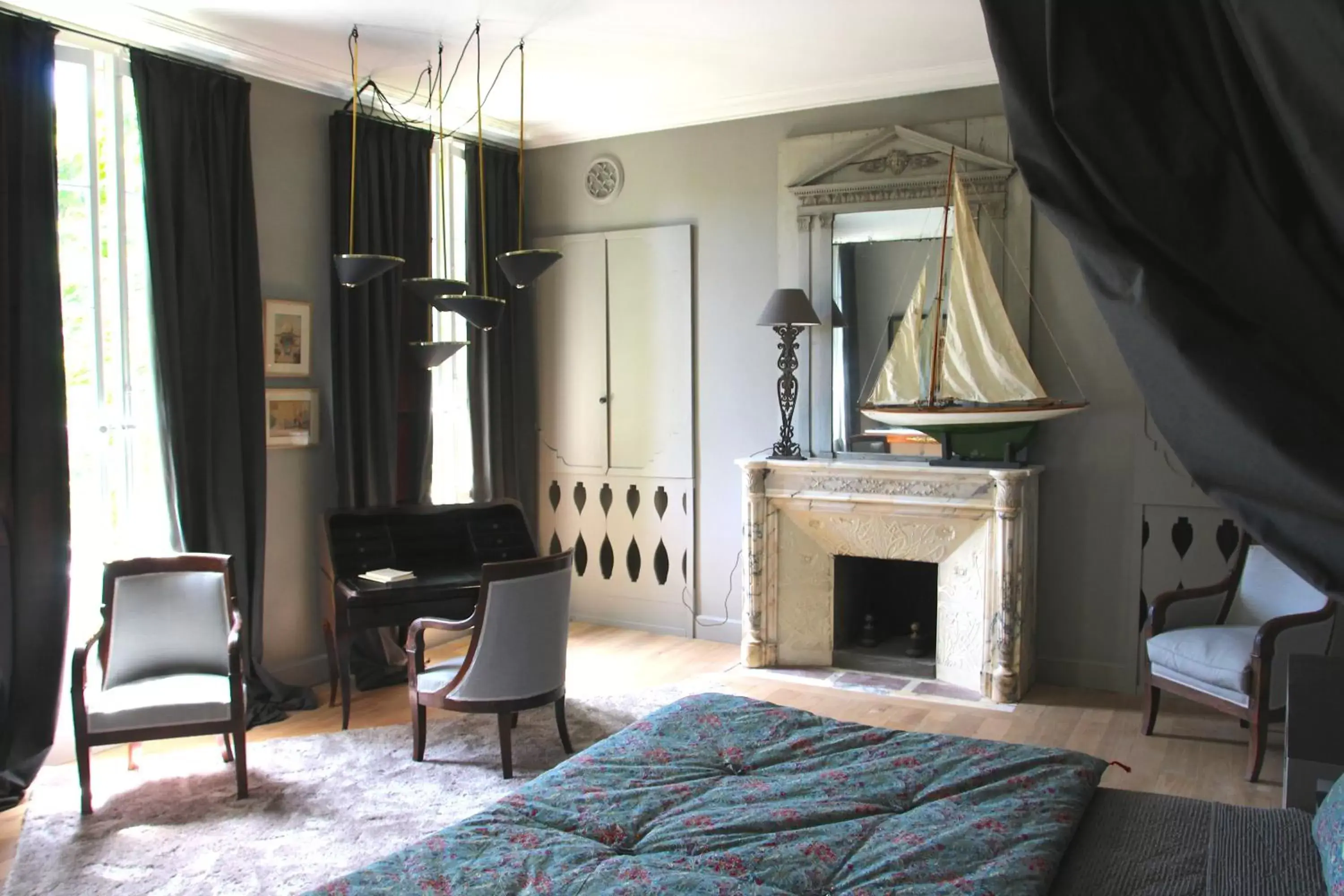 Bedroom, Seating Area in La Divine Comédie-Suites Deluxe