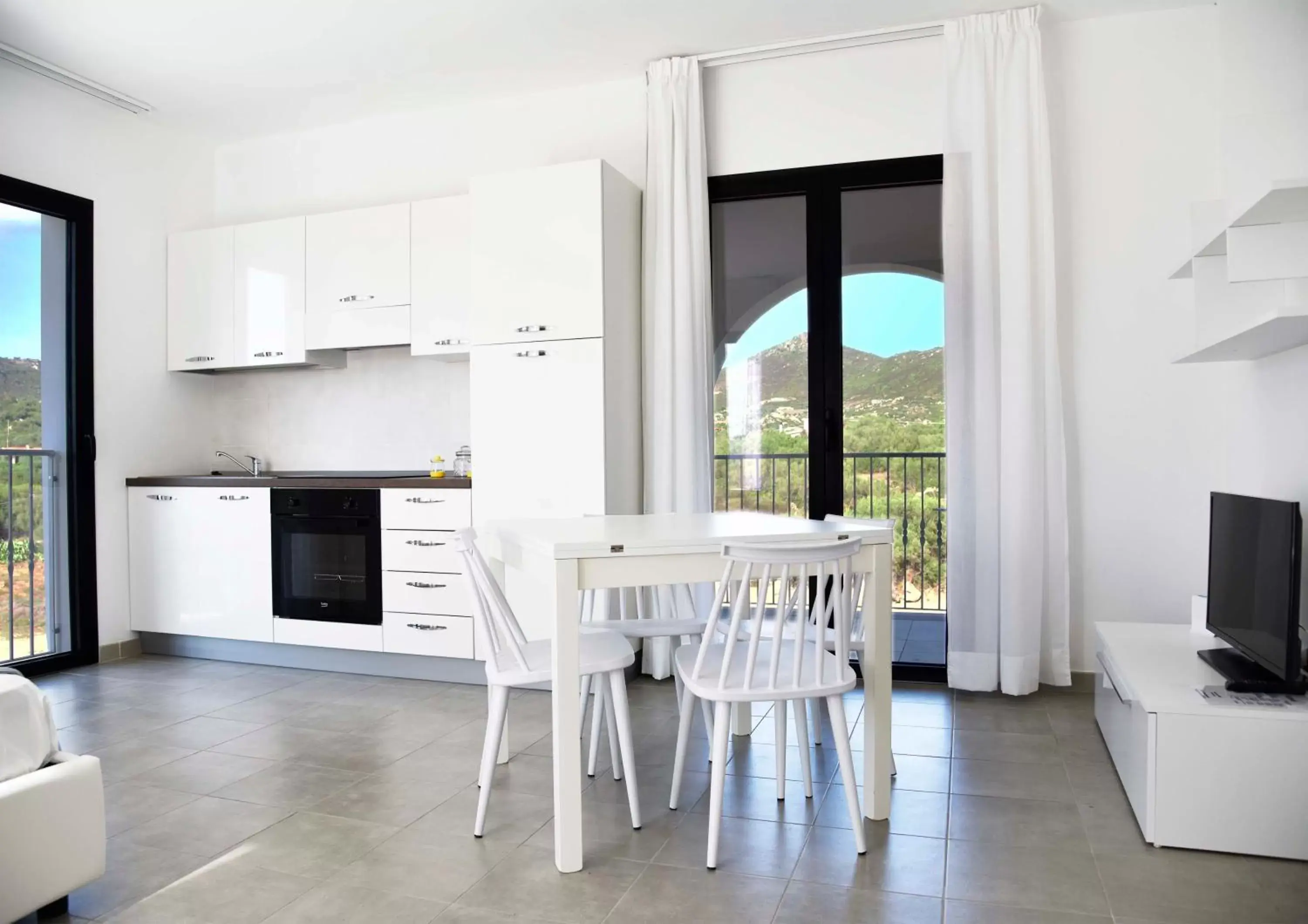 Kitchen/Kitchenette in Geovillage Green Residence