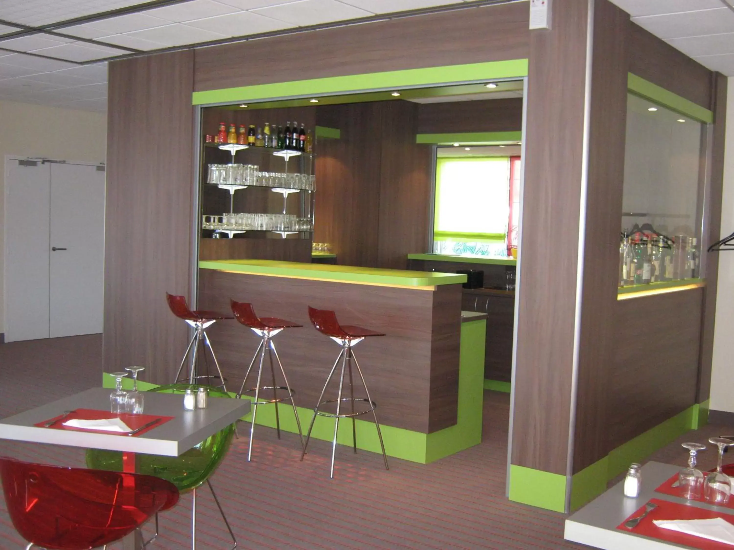 Lounge or bar in ibis Styles Saint Dizier