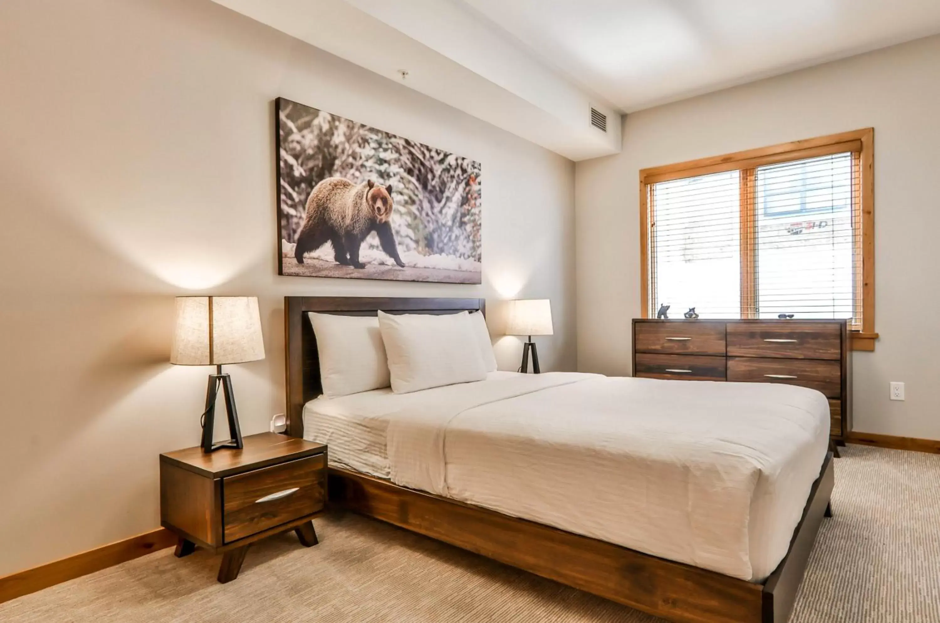 Bedroom, Bed in Tamarack Lodge by Spring Creek Vacations