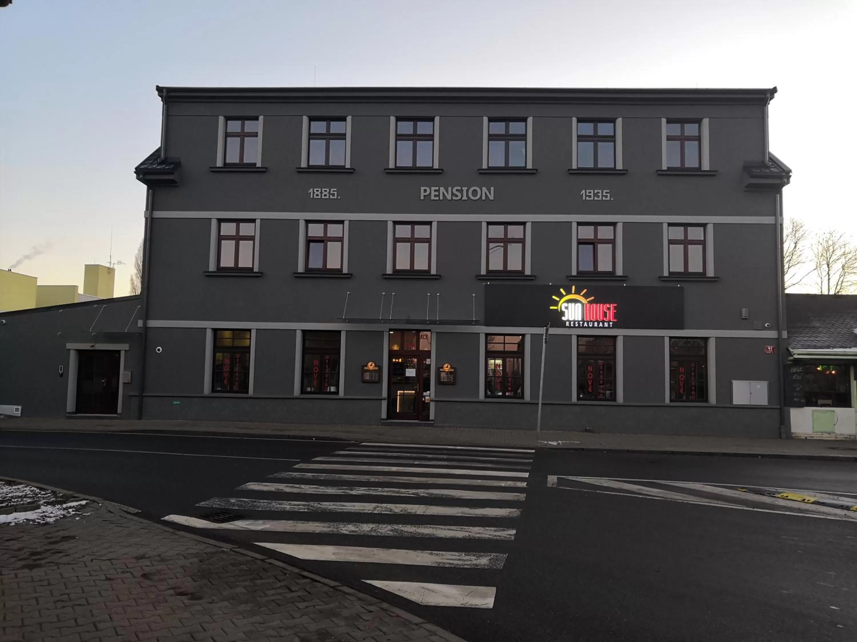 Sun-House Pension - ParkingFree Limited spaces-