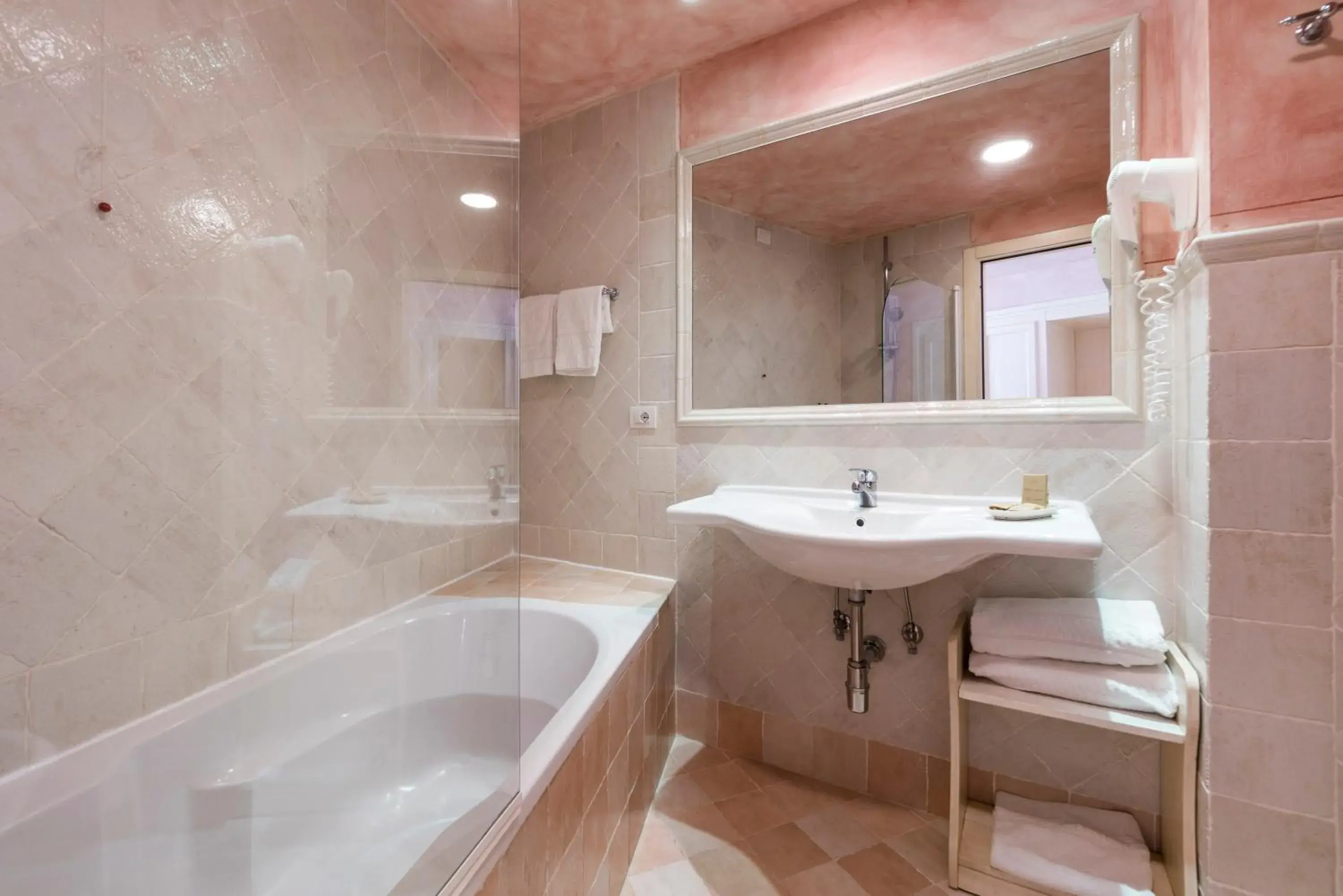 Bathroom in Hotel Borgo Di Cortefreda