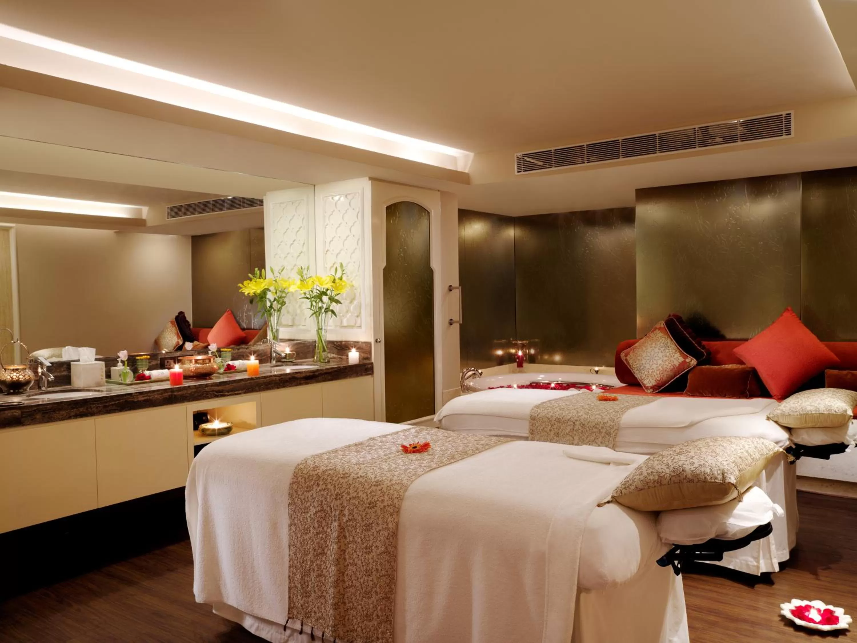 Massage, Bed in Taj Palace, New Delhi