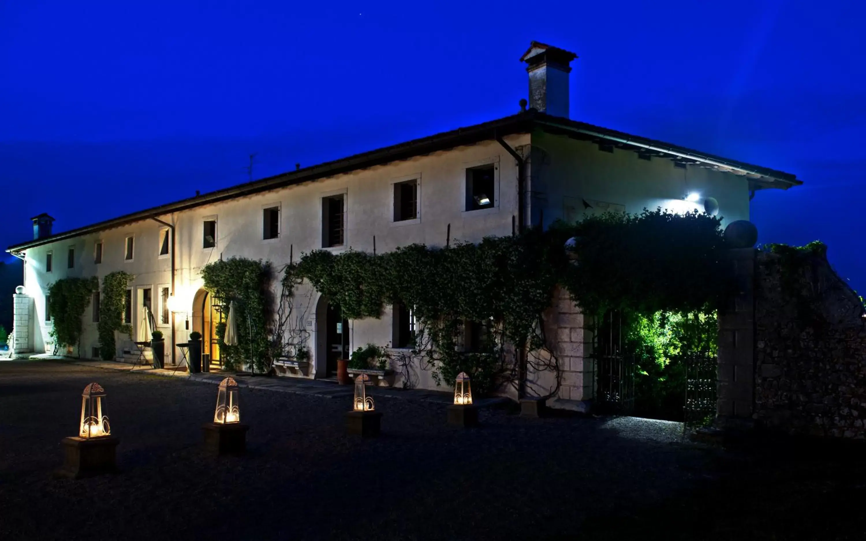 Facade/entrance, Property Building in Hotel Villa Policreti