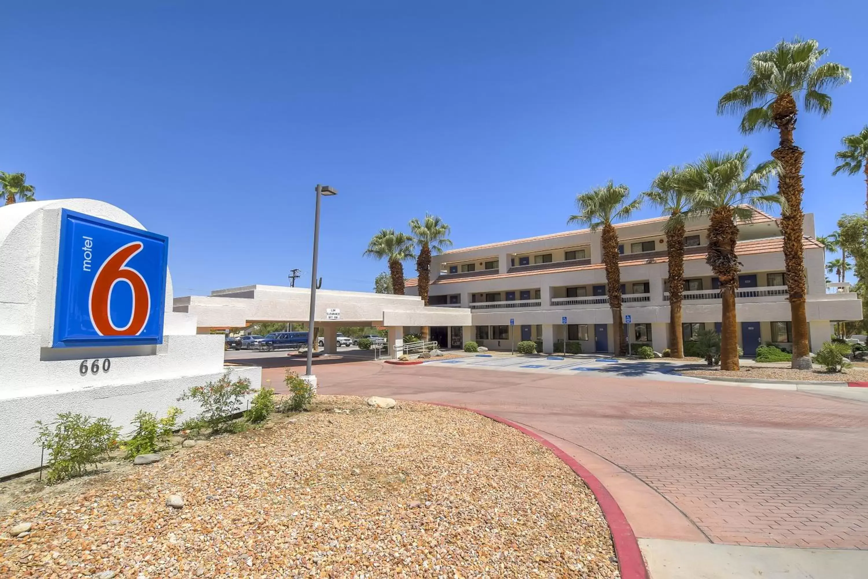 Facade/entrance, Property Building in Motel 6-Palm Springs, CA - Downtown