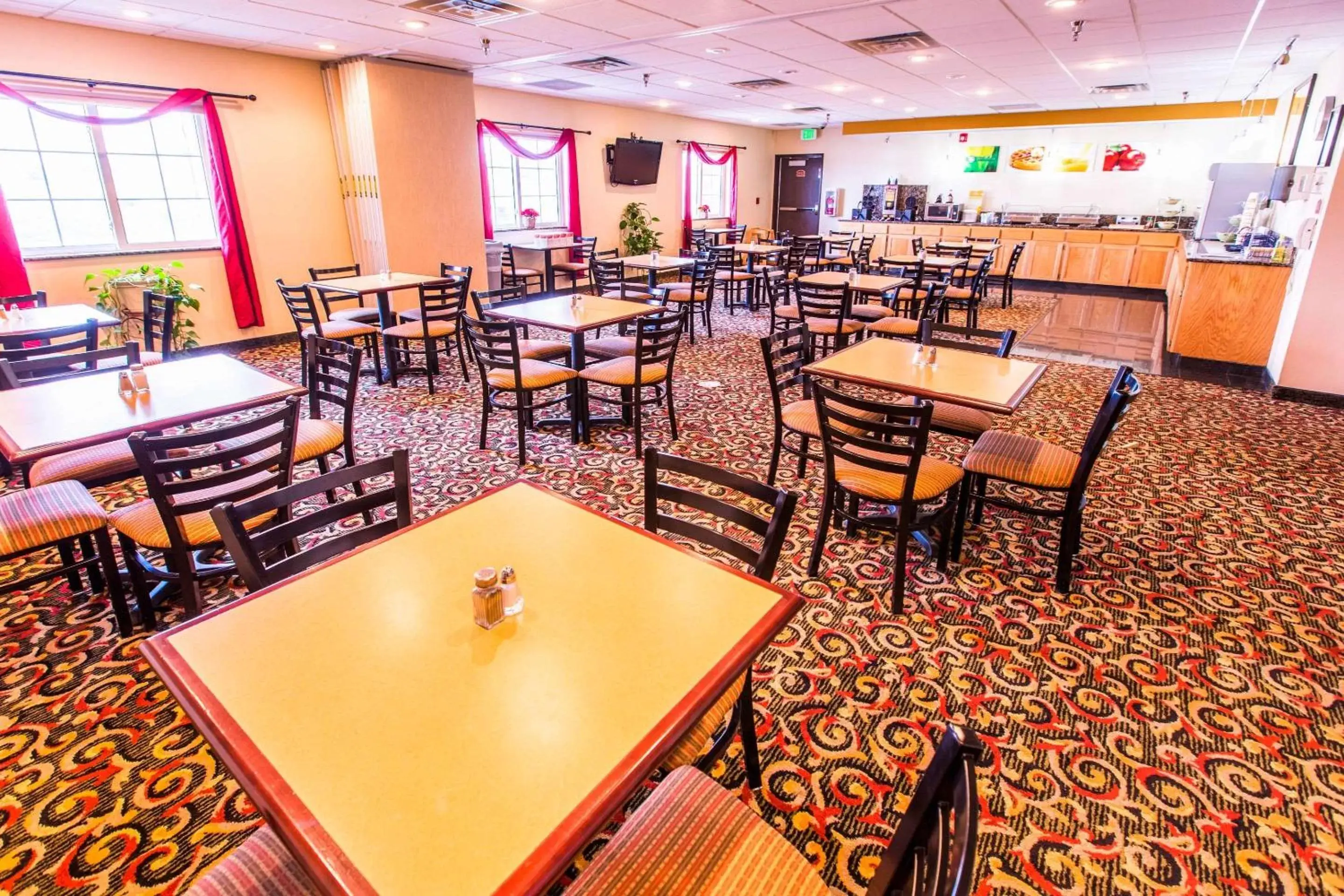 Restaurant/Places to Eat in Quality Inn & Suites - University
