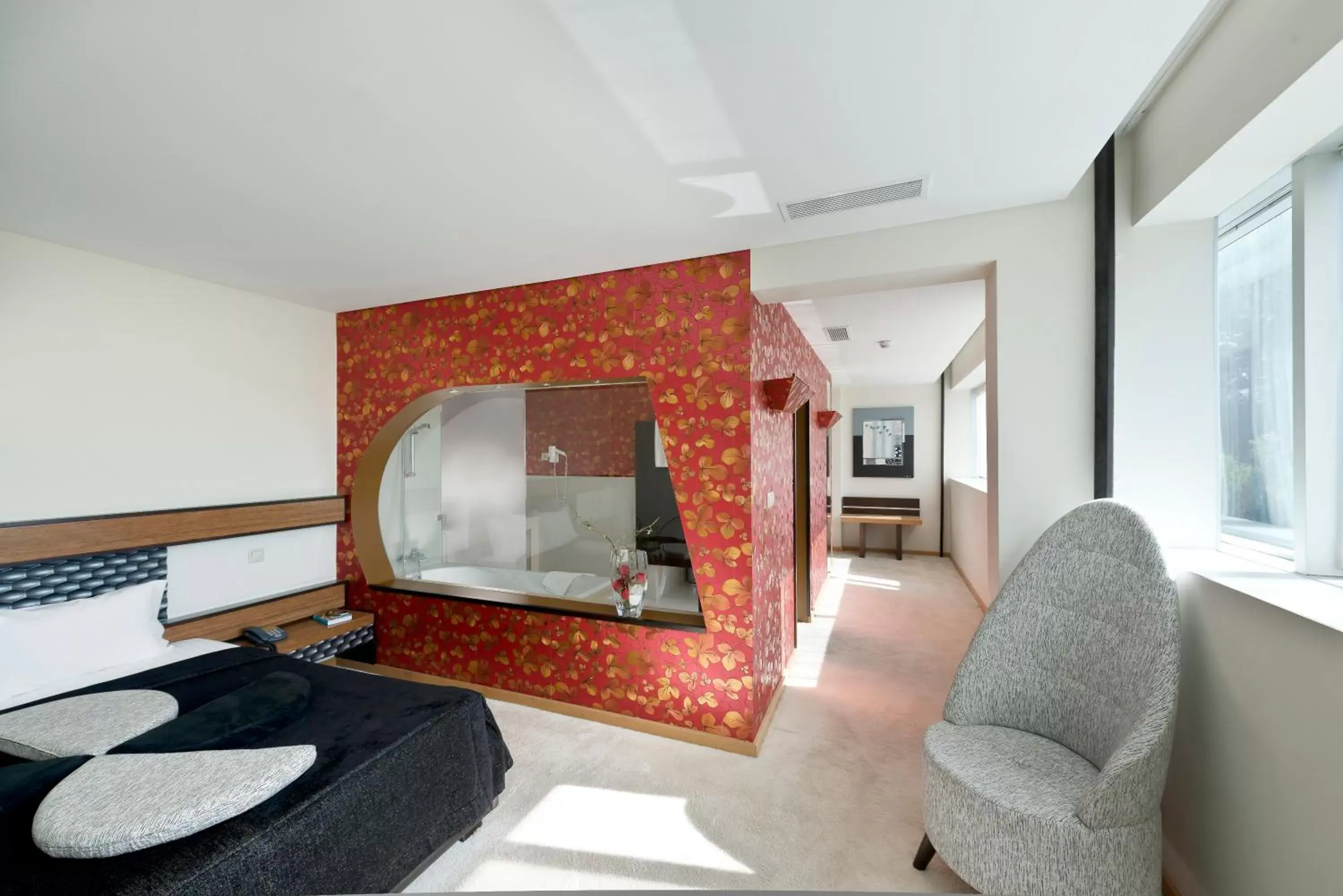 Bedroom, TV/Entertainment Center in Penafiel Park Hotel & Spa