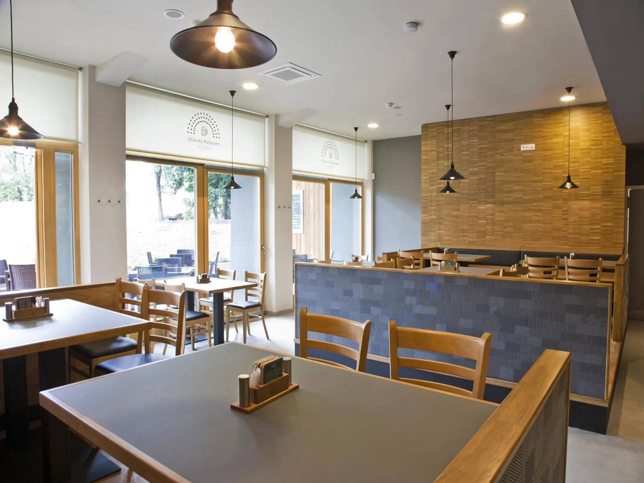 Restaurant/places to eat in EA Business Hotel Jihlava