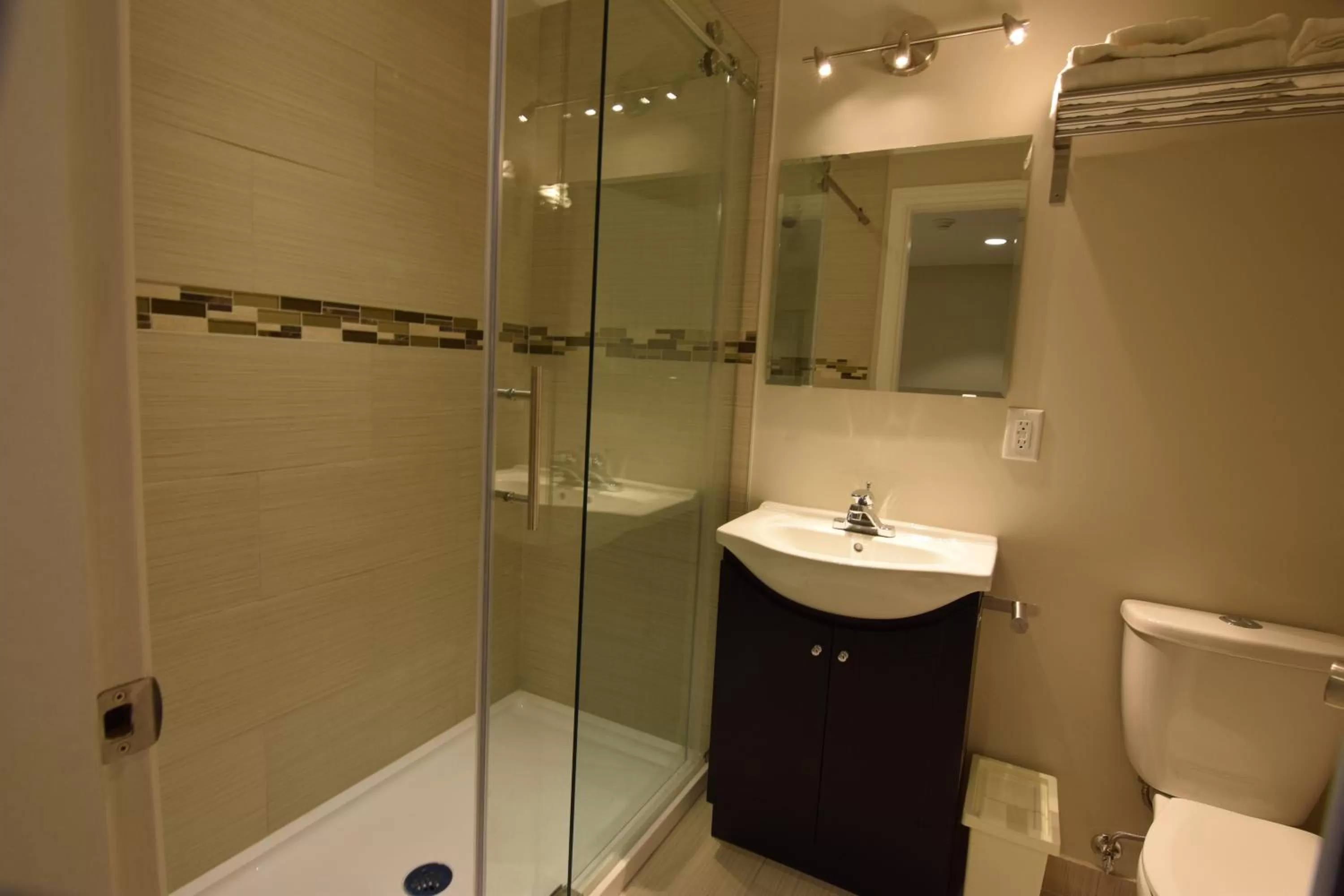 Bathroom in The Lion Inn & Suites