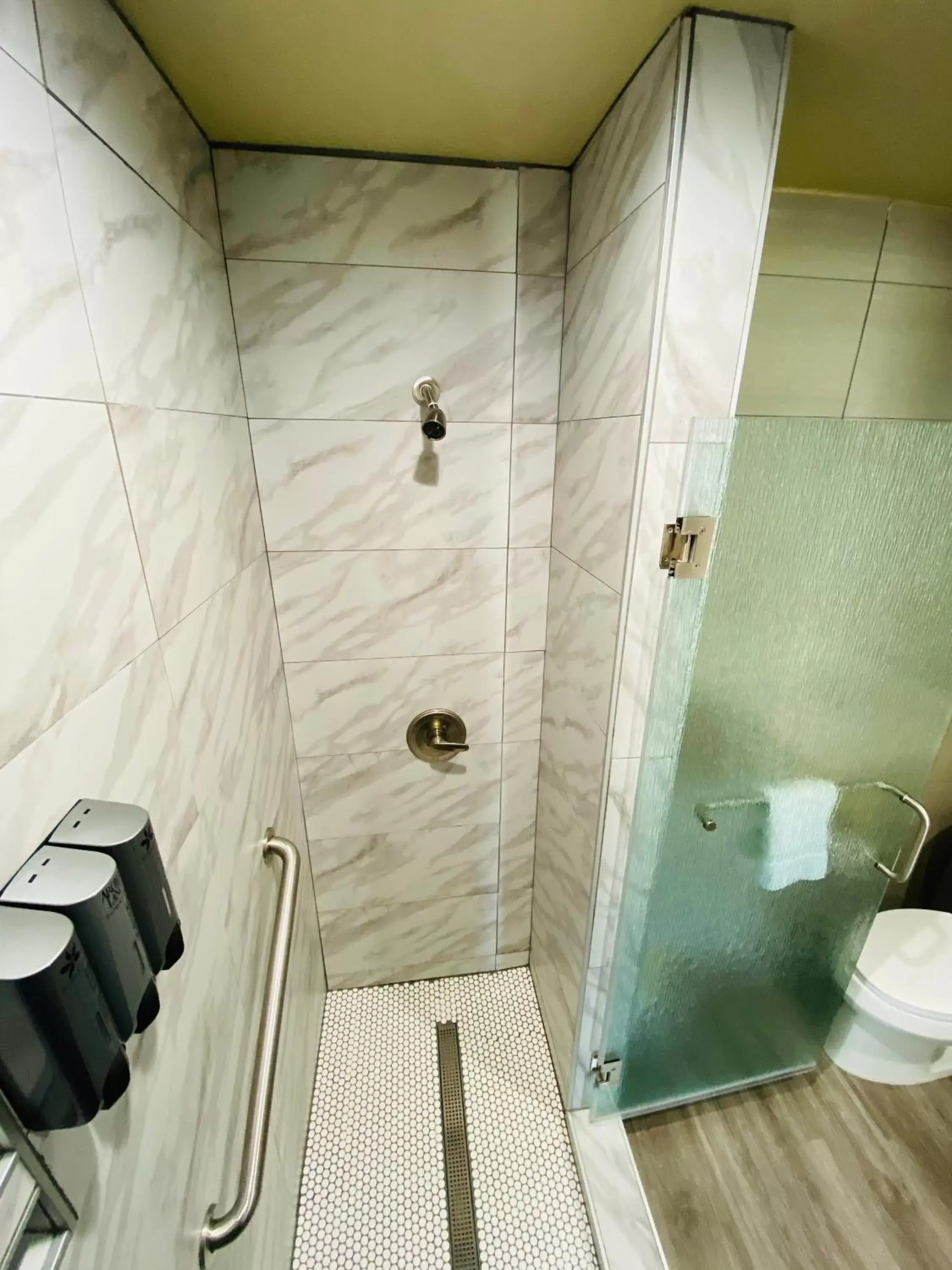 Bathroom in Le Blanc Inn & Suites