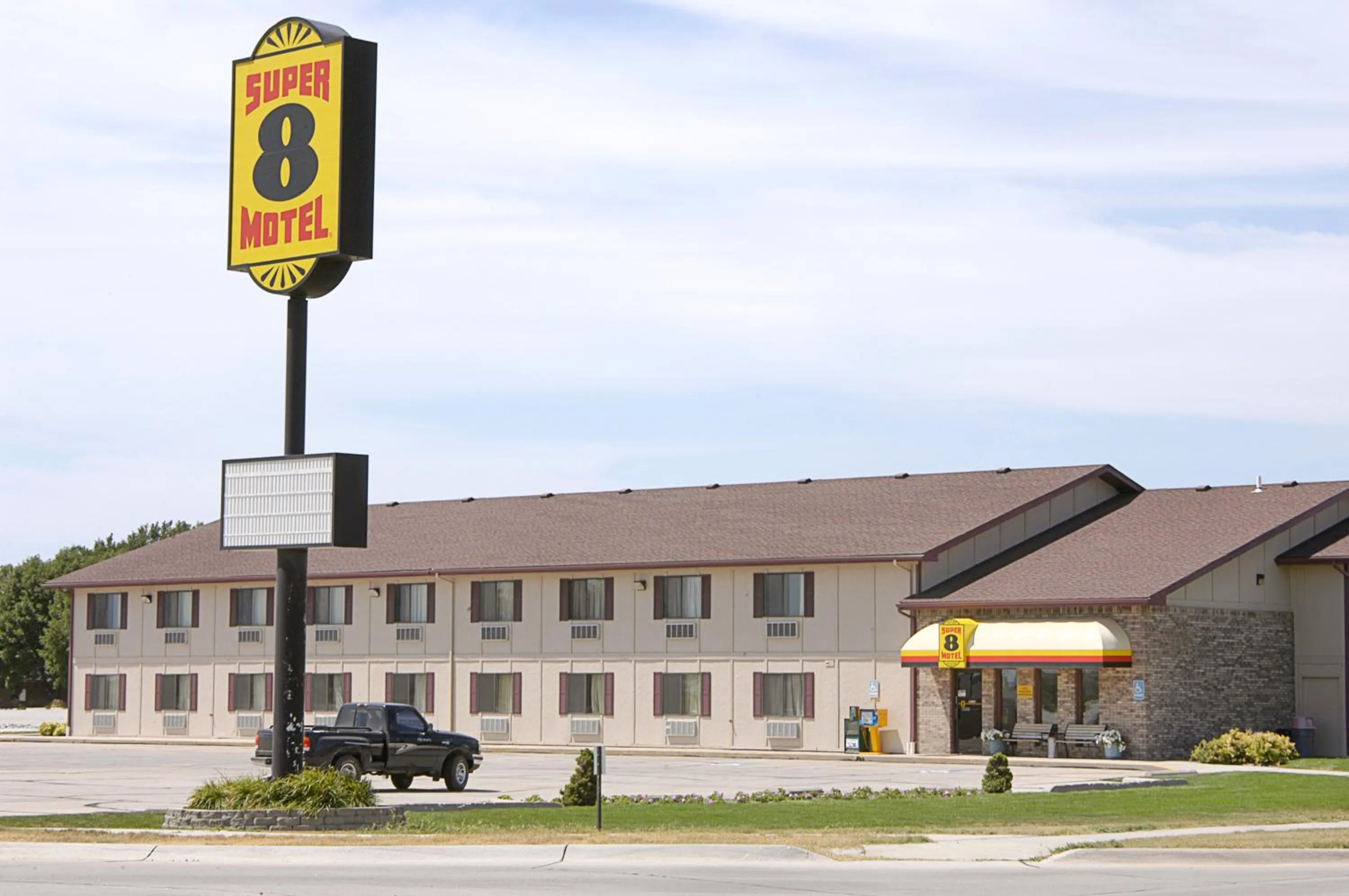 Property Building in Super 8 by Wyndham Wayne