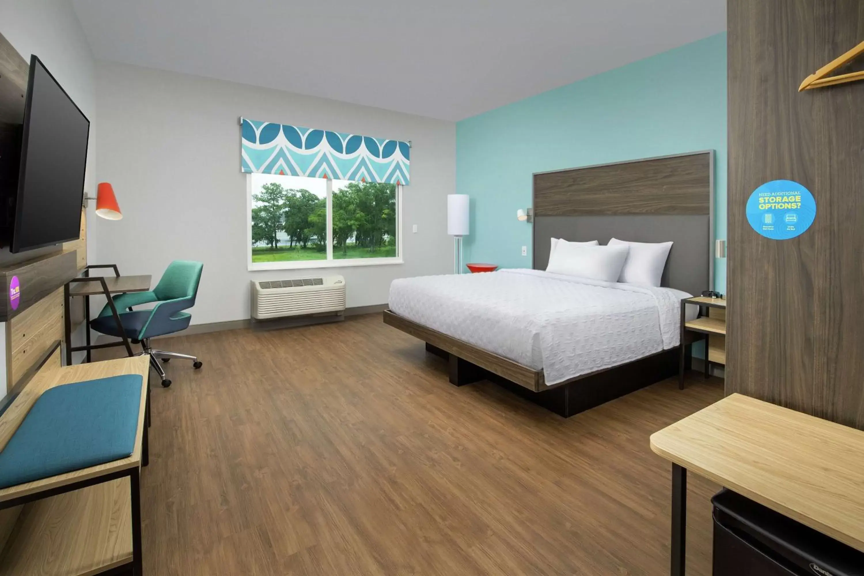 Bedroom in Tru By Hilton Lake City