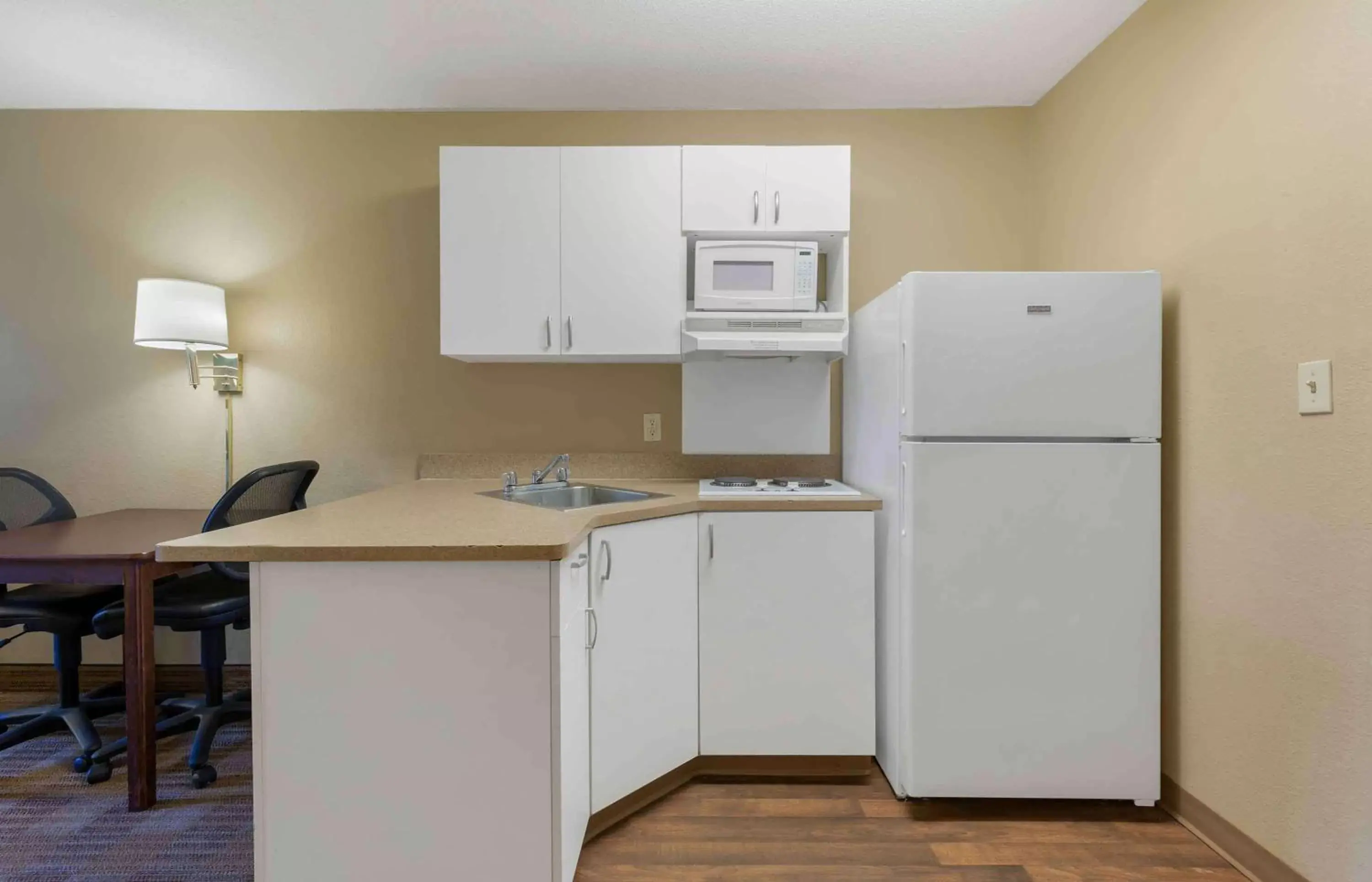 Bedroom, Kitchen/Kitchenette in Extended Stay America Suites - Washington, DC - Chantilly - Dulles South