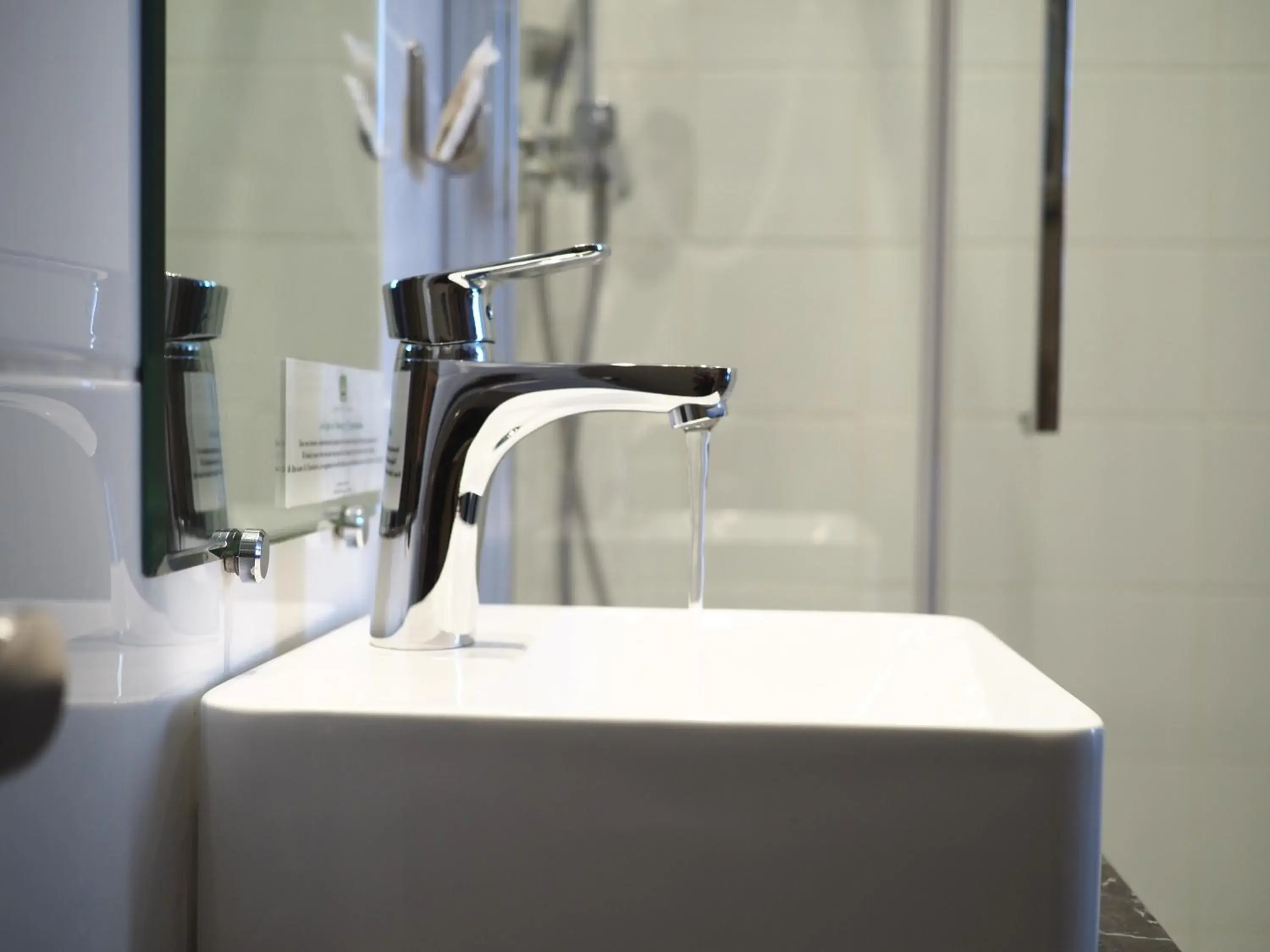 Bathroom in Hôtel Le Glacier