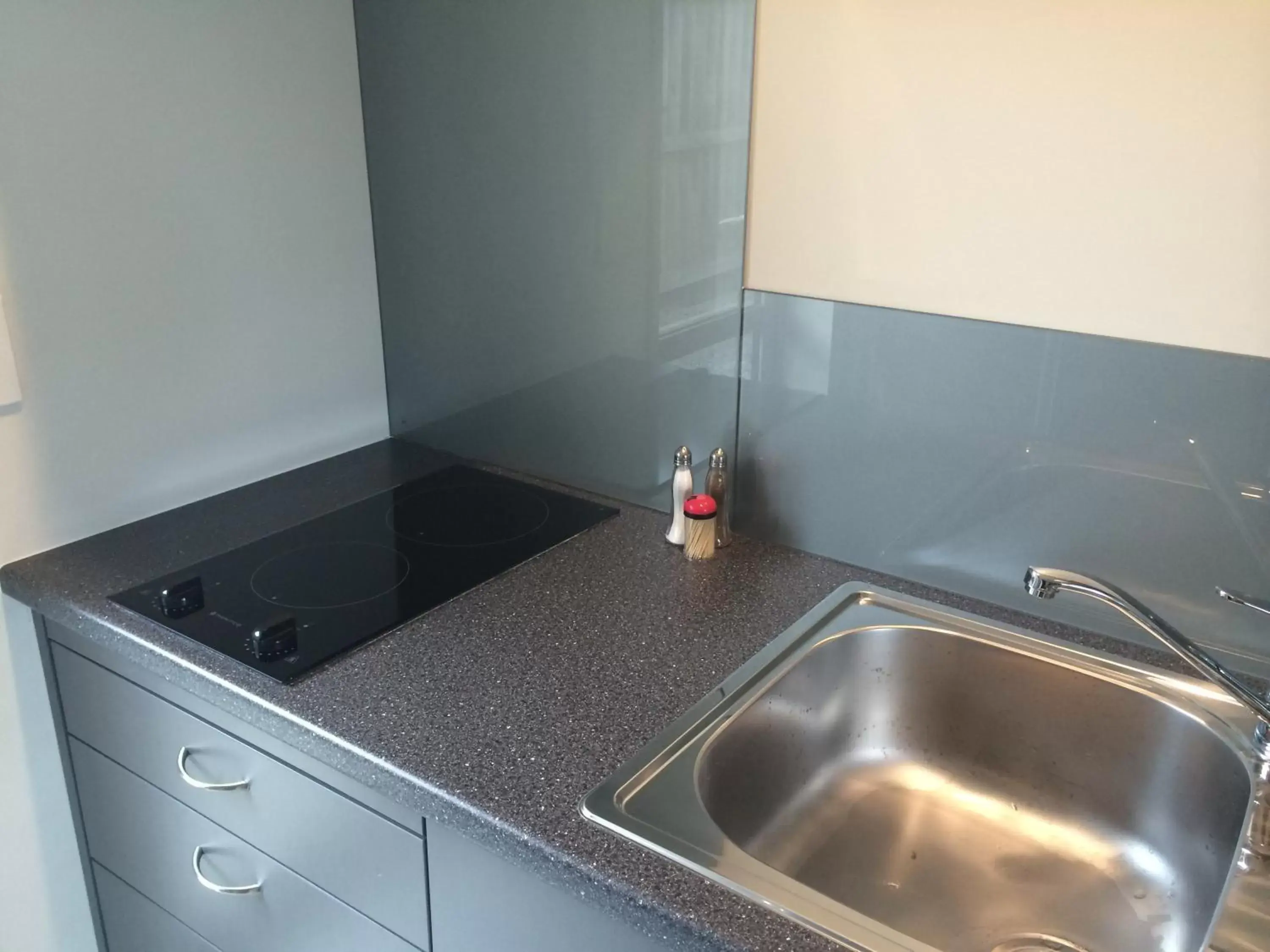 Kitchen or kitchenette, Kitchen/Kitchenette in Rolleston Highway Motel