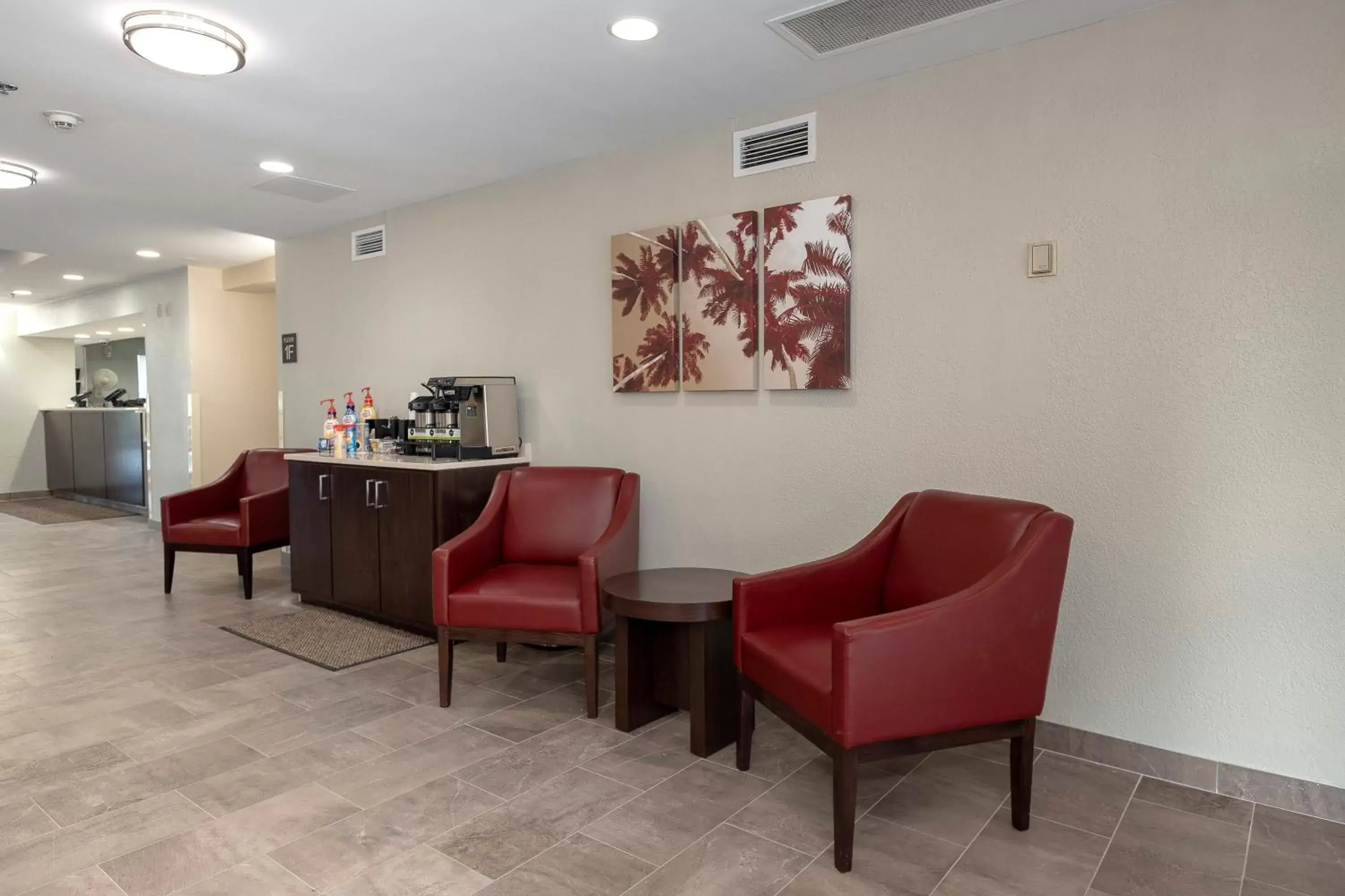 Lobby or reception, Seating Area in Red Roof Inn PLUS+ Jacksonville – Southpoint