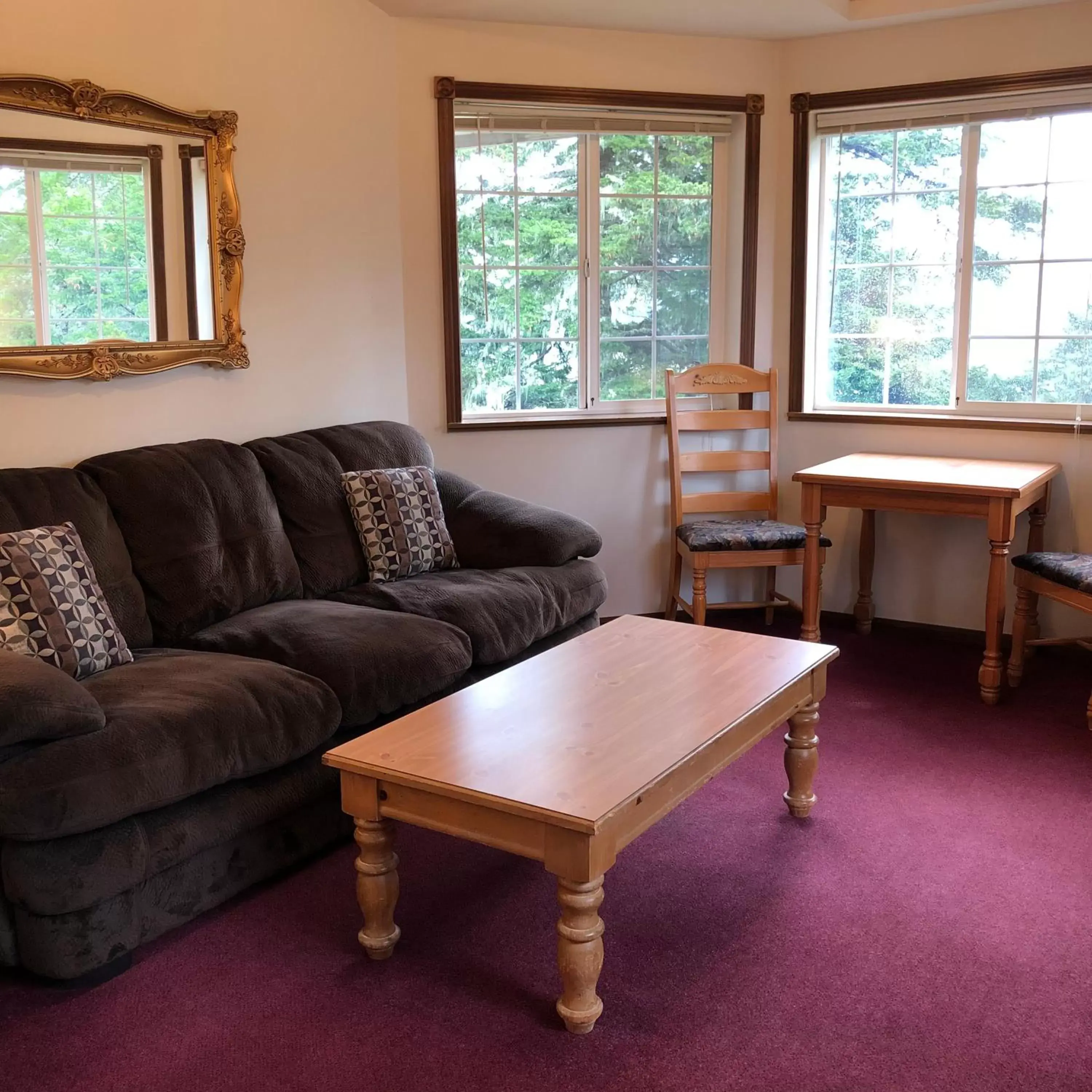 Living room, Seating Area in The Landmark Inn