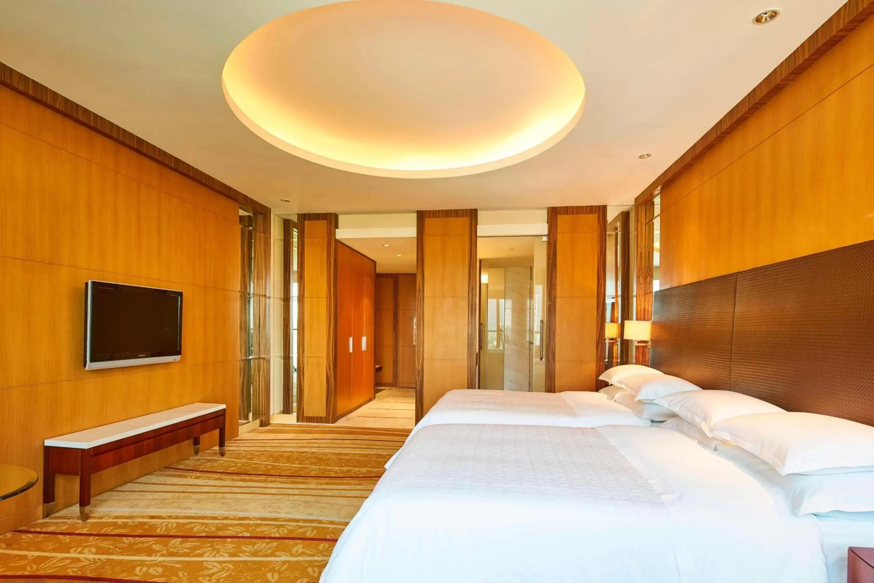 Photo of the whole room, Bed in Sheraton Zhoushan Hotel