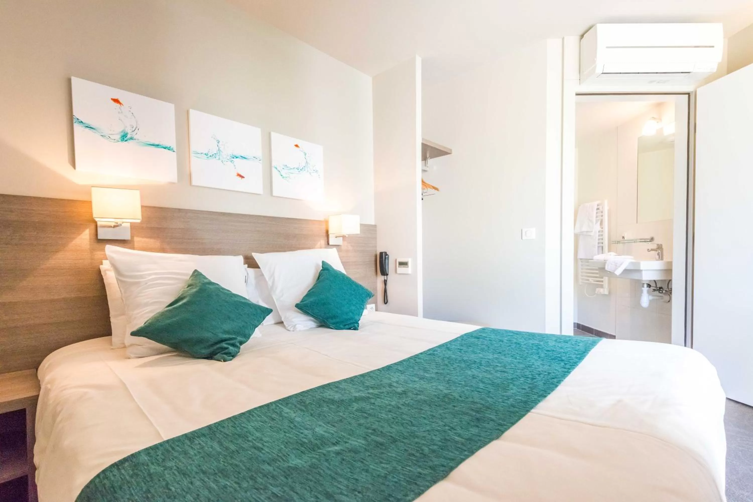 Photo of the whole room, Bed in Kyriad Annemasse - Geneve