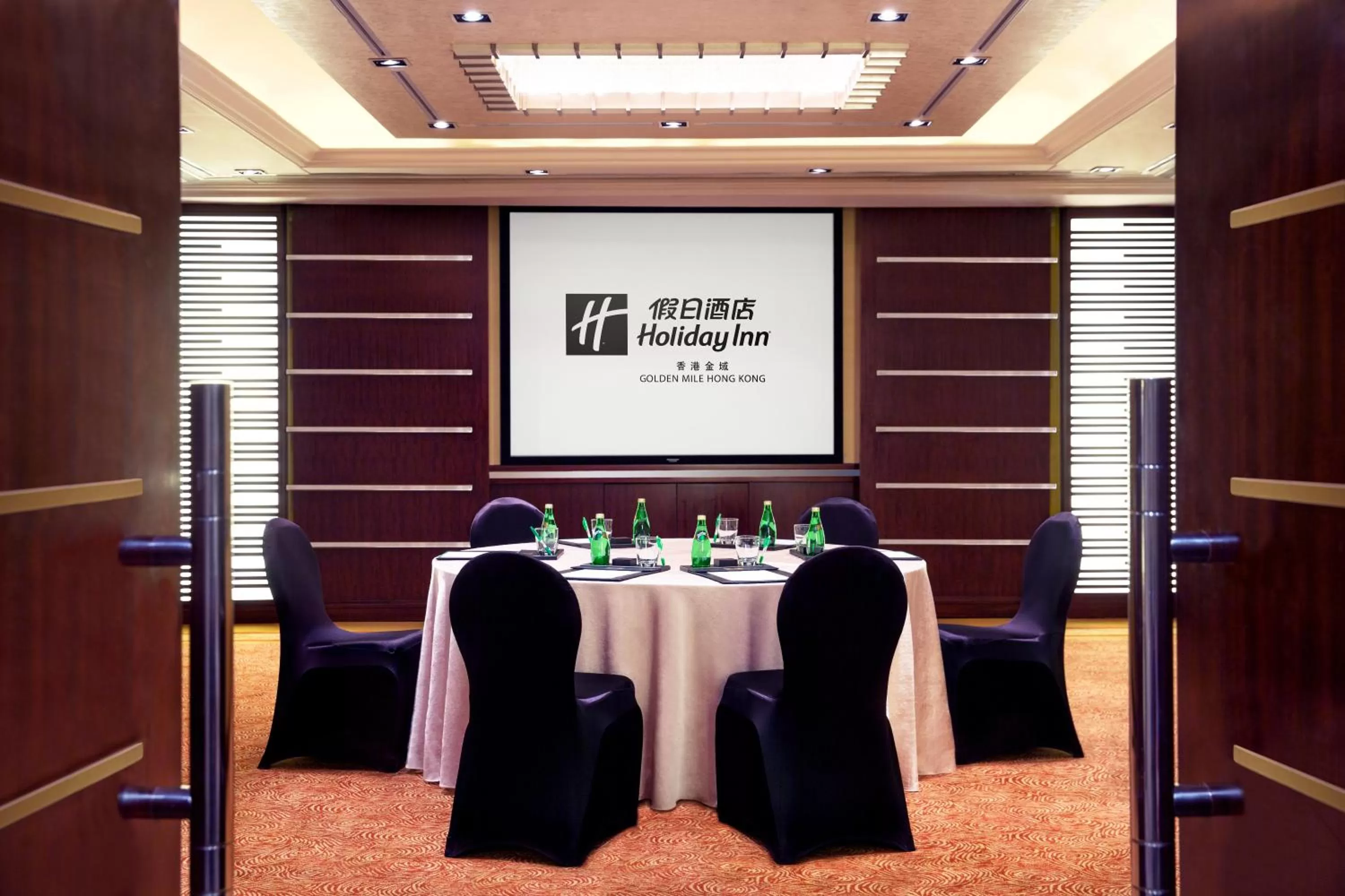 Meeting/conference room in Holiday Inn Golden Mile by IHG