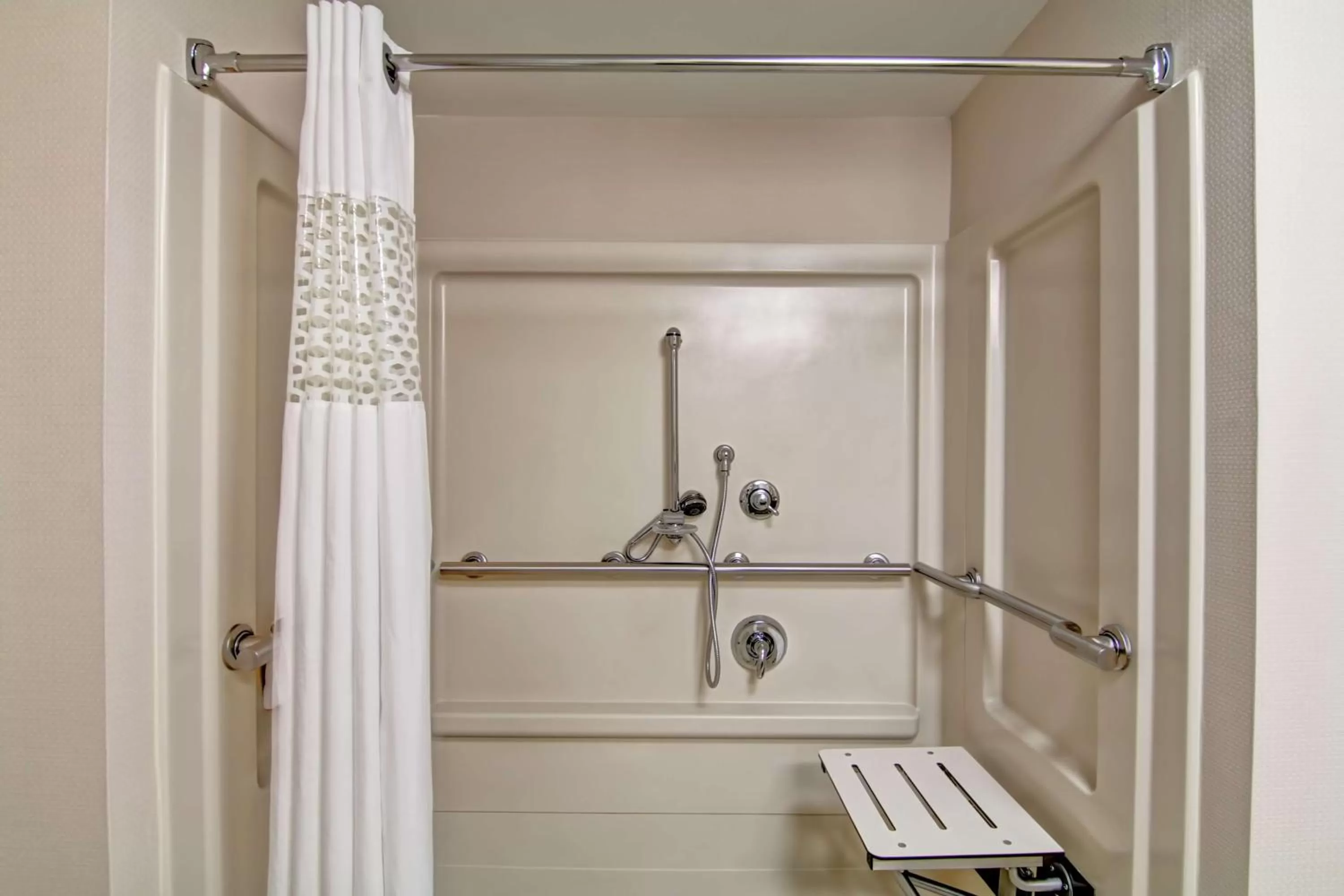 Bathroom in Hampton Inn & Suites Guelph