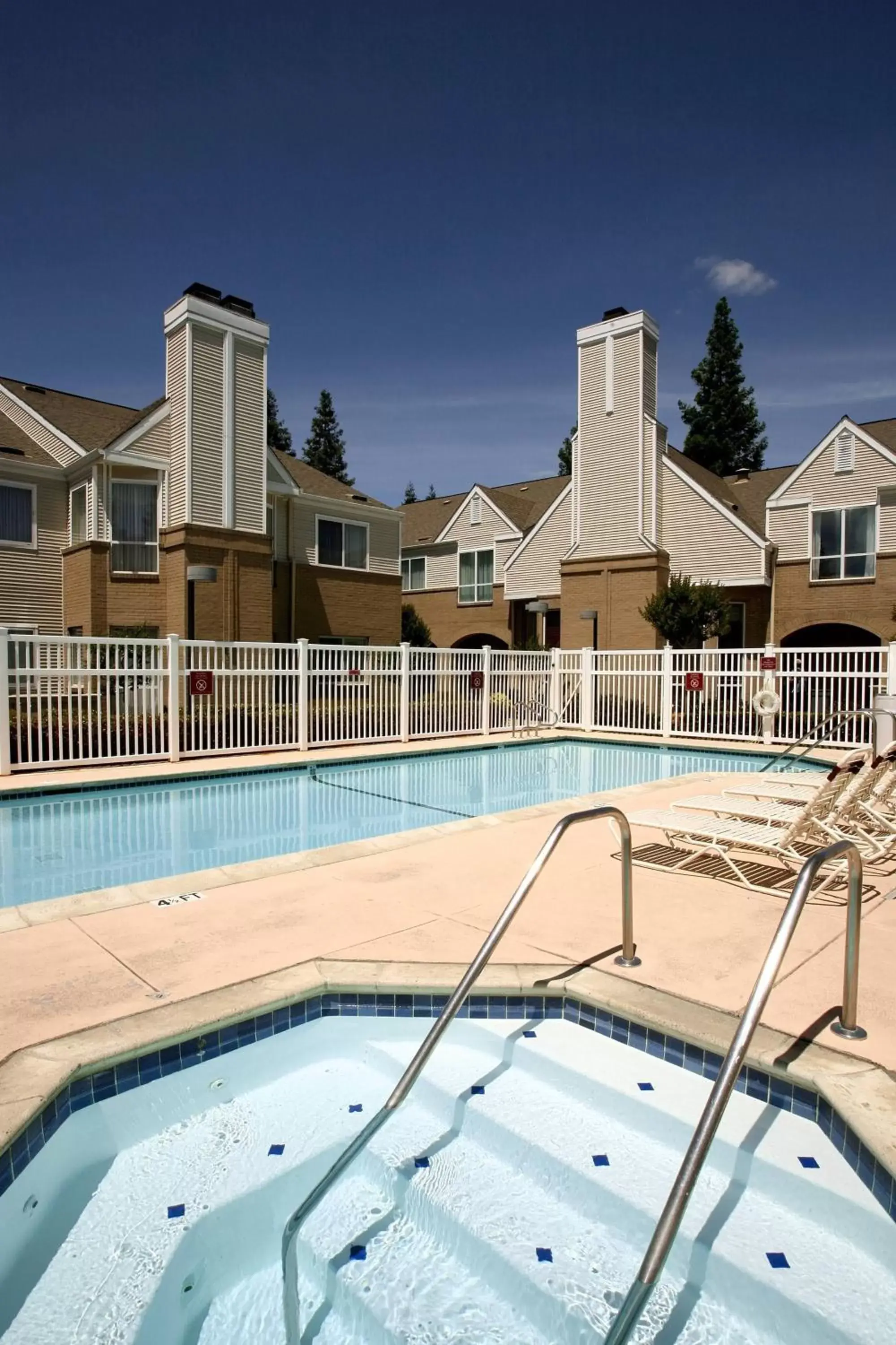 Swimming Pool in Residence Inn Pleasant Hill Concord