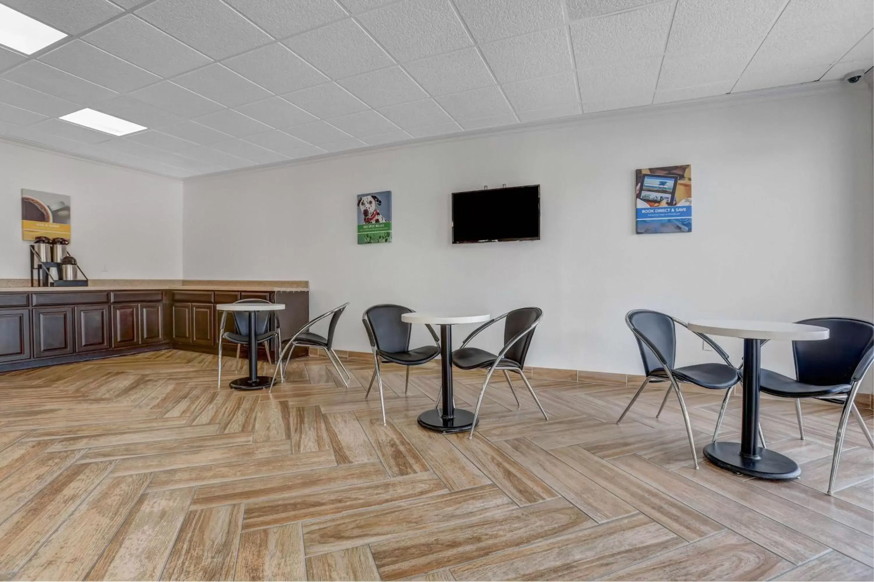 Property building in Motel 6-Jacksonville, NC Property building in Motel 6-Jacksonville, NC