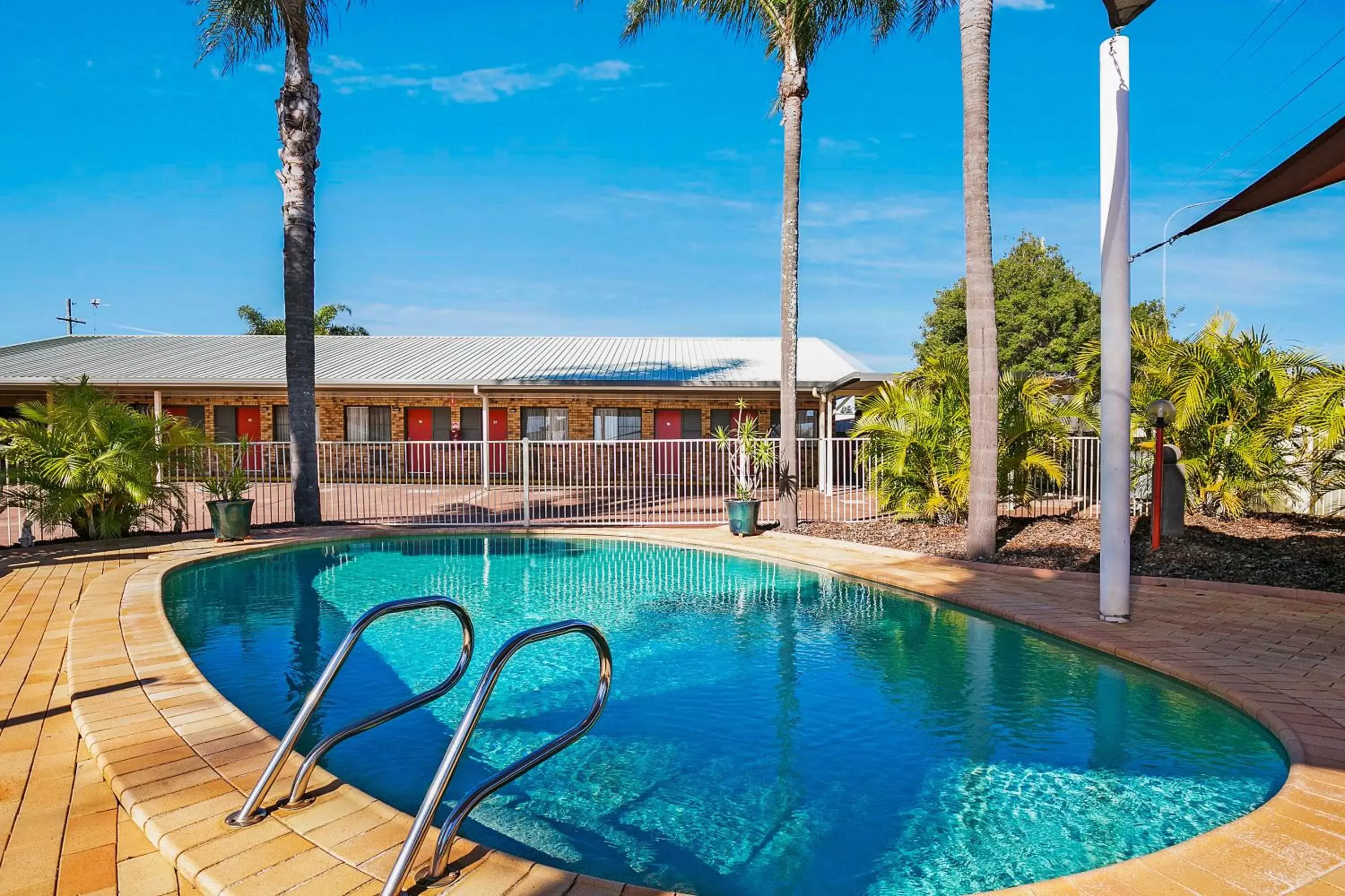 Swimming Pool in Sunray Motor Inn