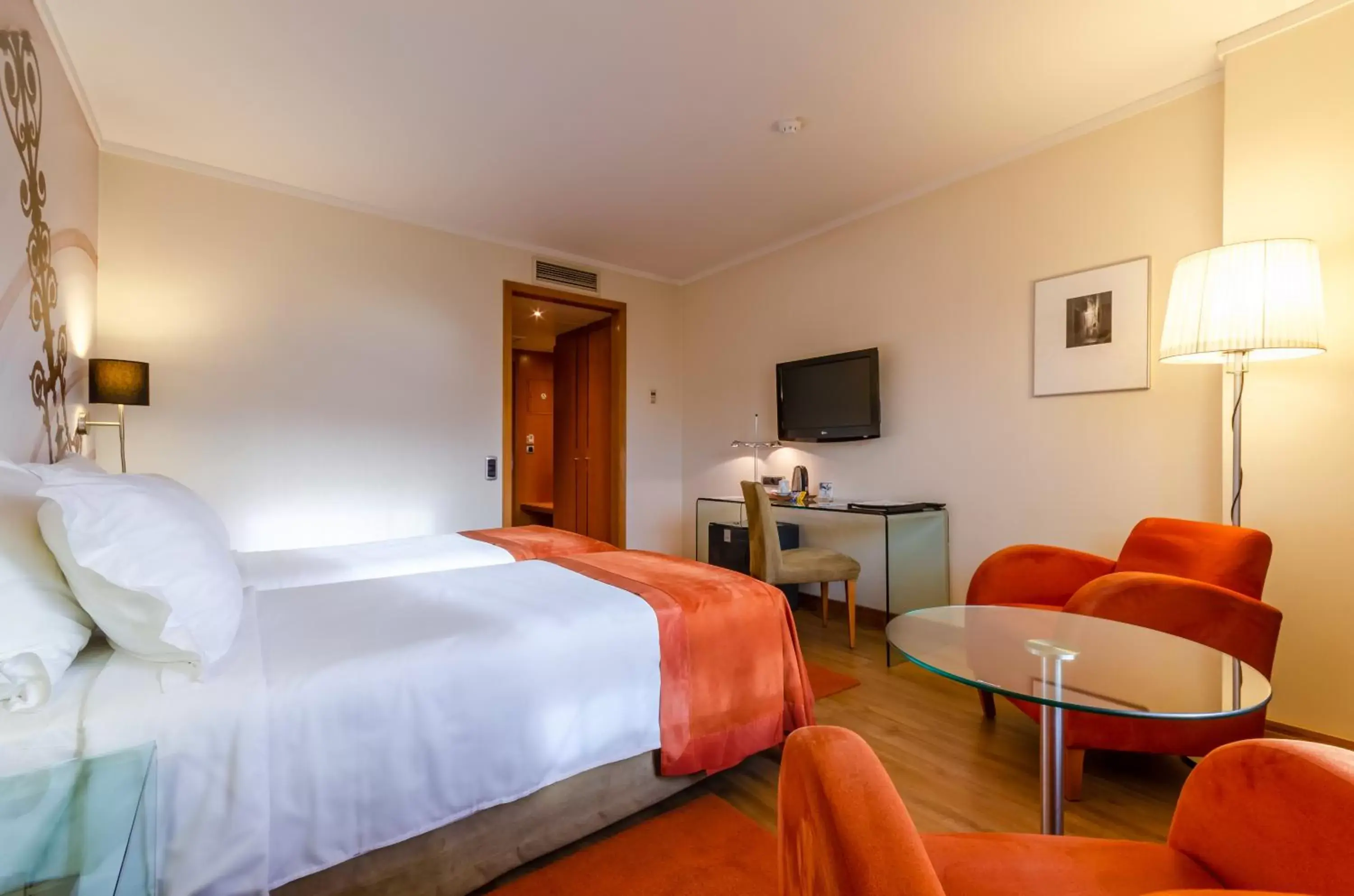 Photo of the whole room, Bed in Hotel Marques De Pombal Photo of the whole room, Bed in Hotel Marques De Pombal