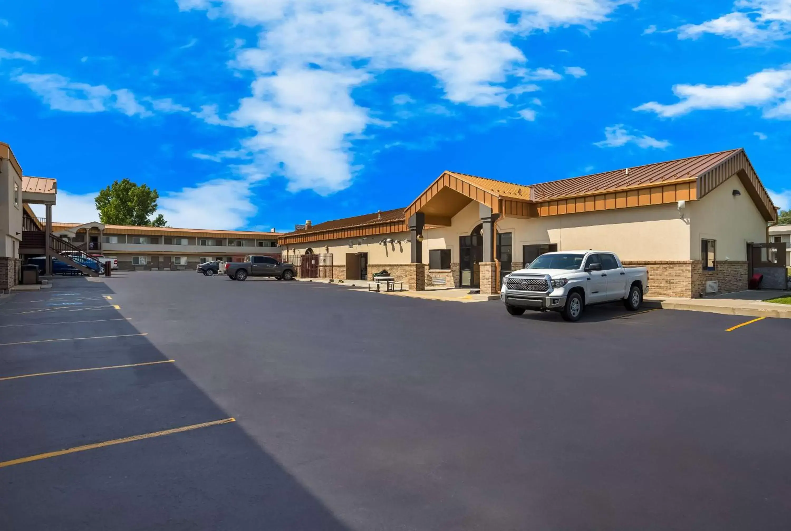 Property Building in Best Western Plains Motel