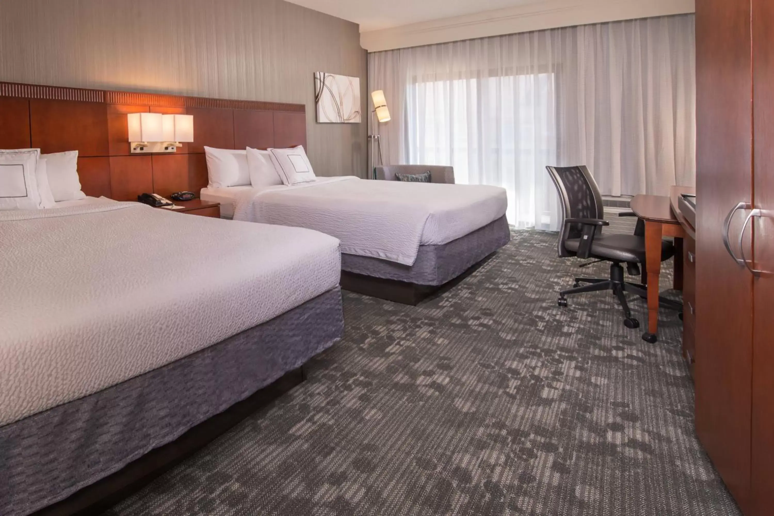 Photo of the whole room, Bed in Courtyard by Marriott Dulles Airport Chantilly