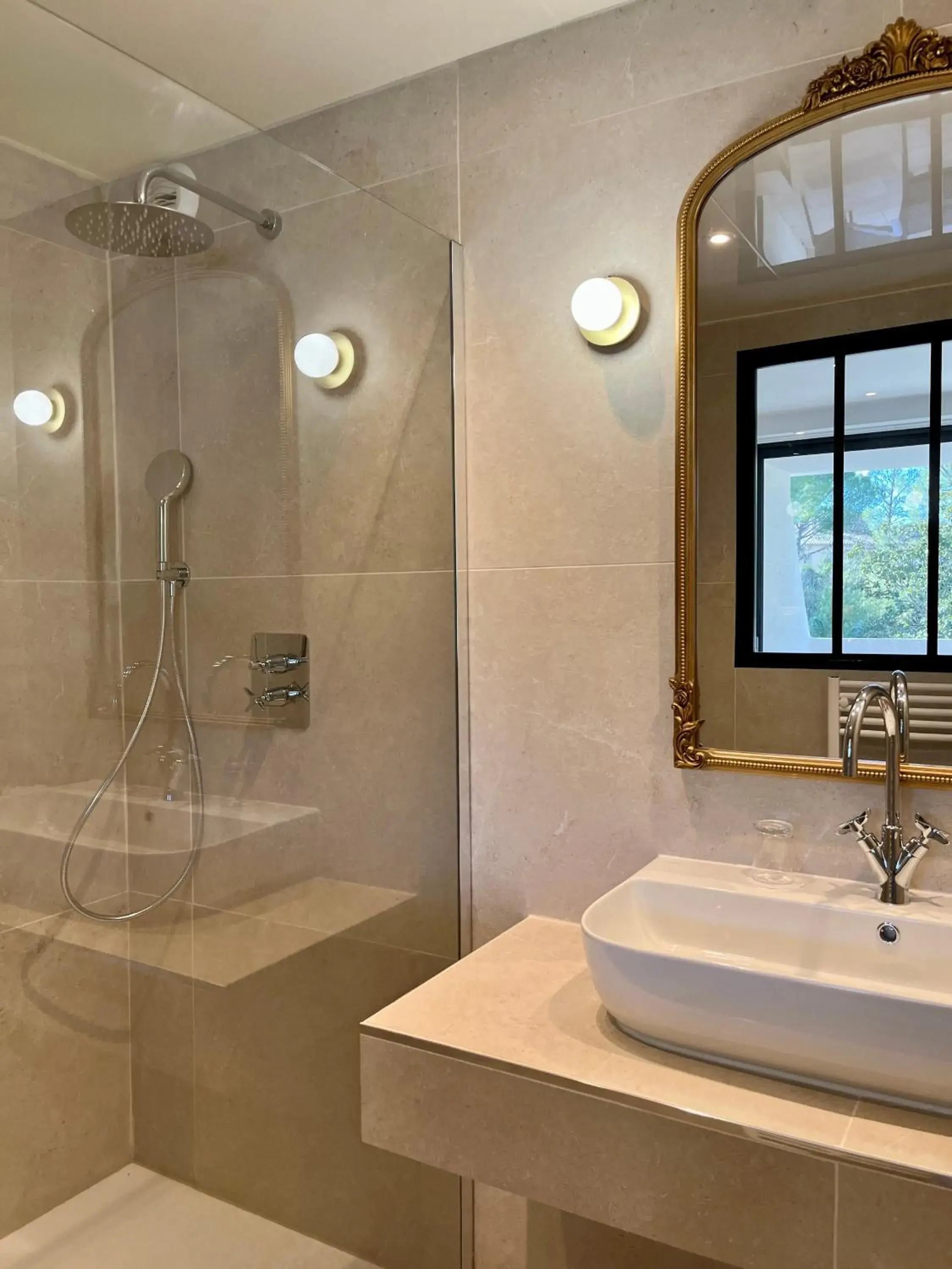 Shower, Bathroom in Best Western Sevan Parc Hotel