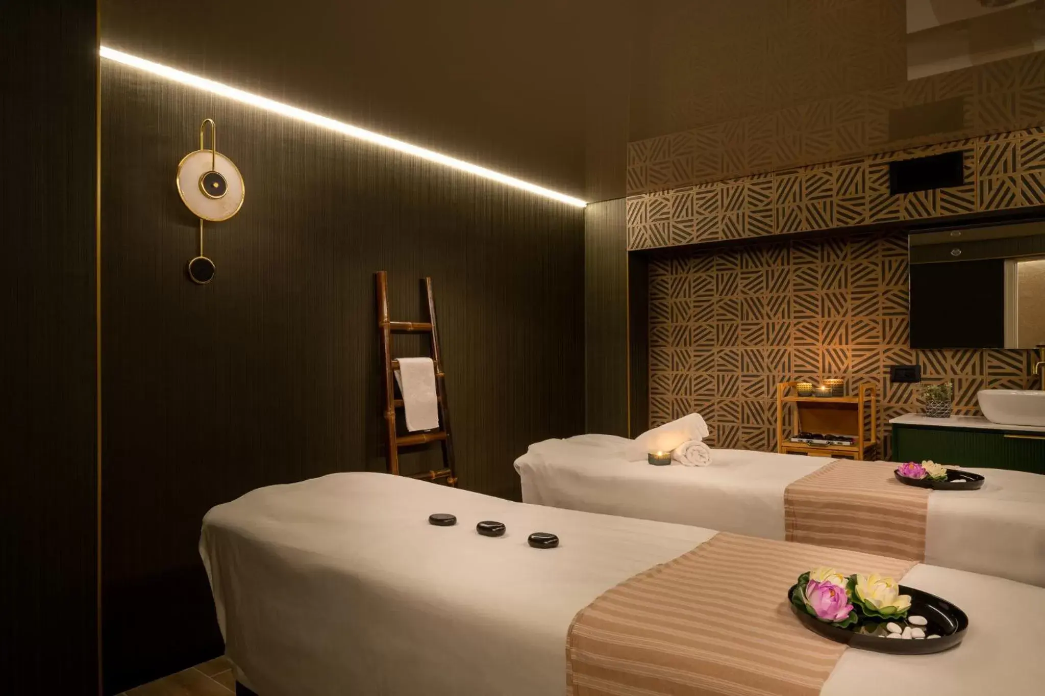 Massage in Crowne Plaza Tel Aviv Beach, an IHG Hotel