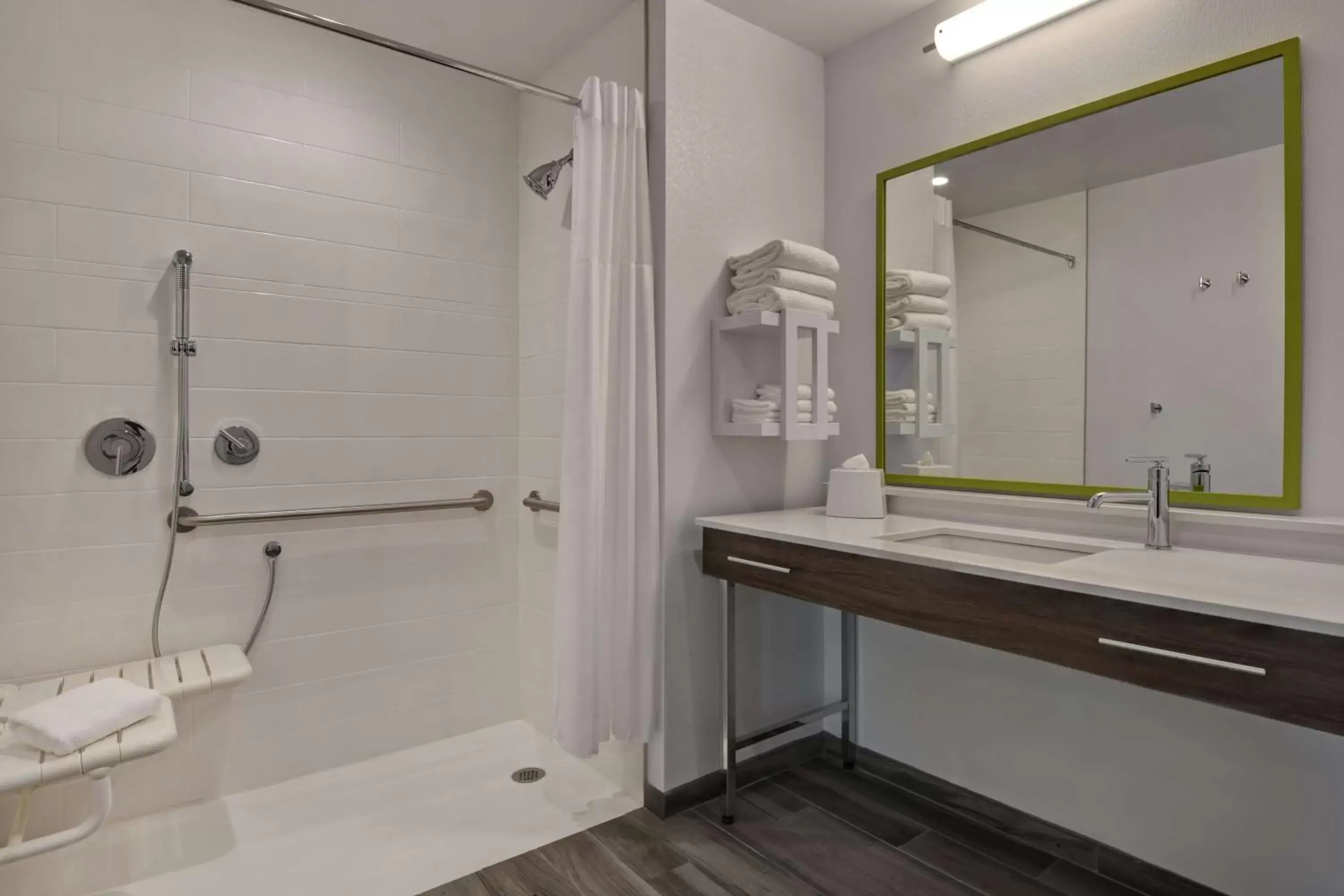 Bathroom in Hampton Inn & Suites Tampa Riverview