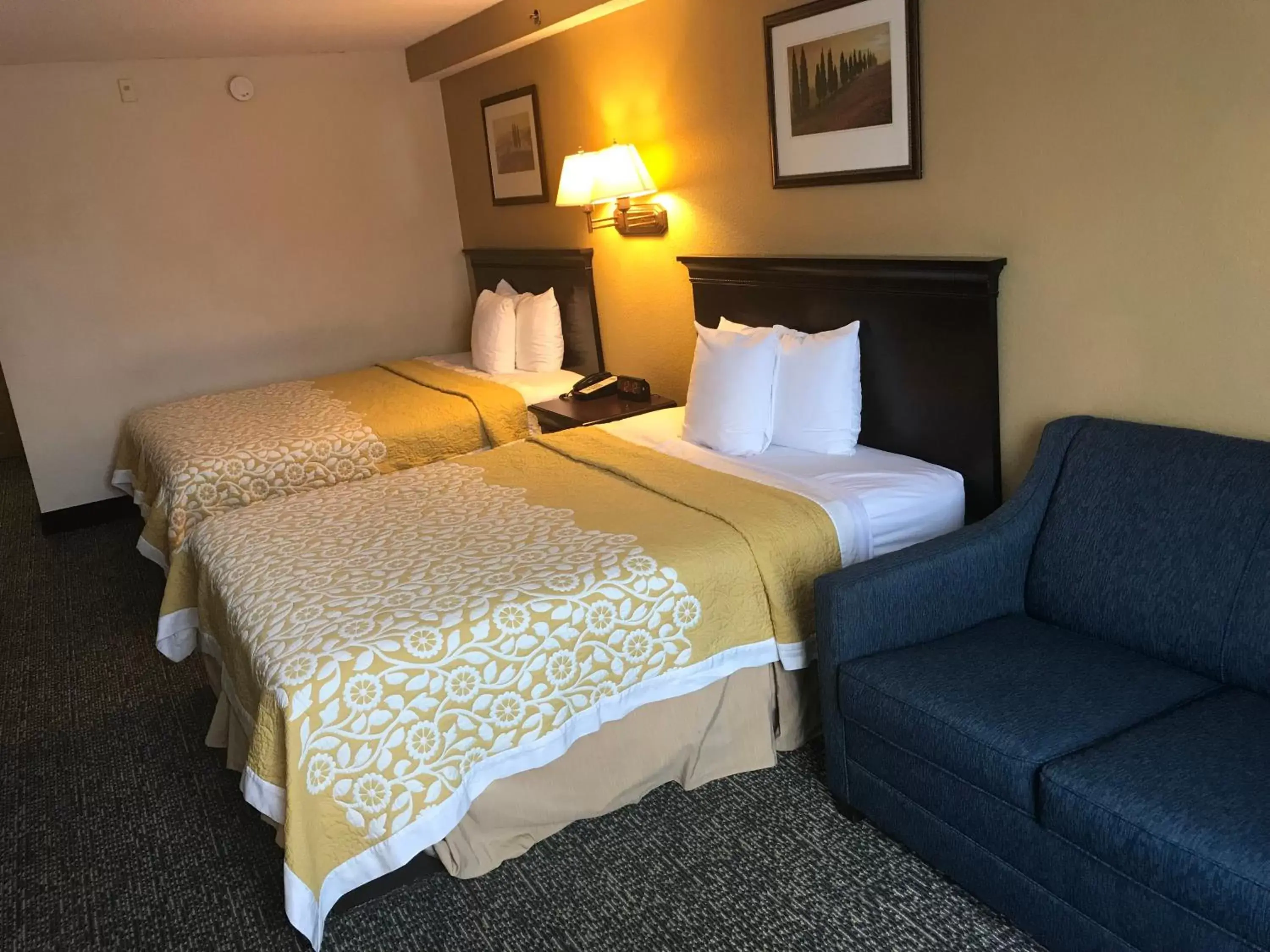 Photo of the whole room, Bed in Days Inn & Suites by Wyndham Tucker/Northlake