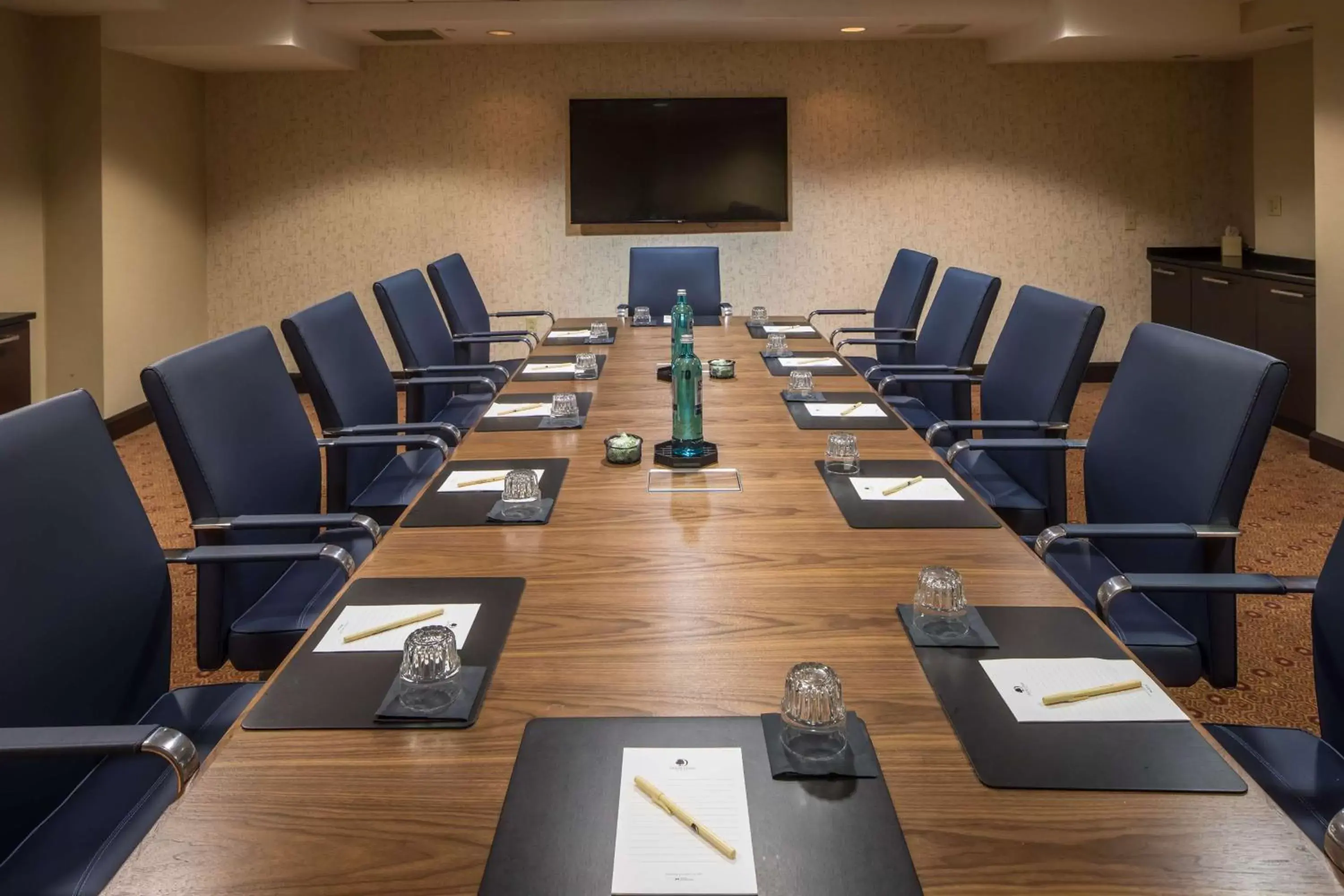 Meeting/conference room, Business Area/Conference Room in DoubleTree by Hilton Hotel & Suites Pittsburgh Downtown