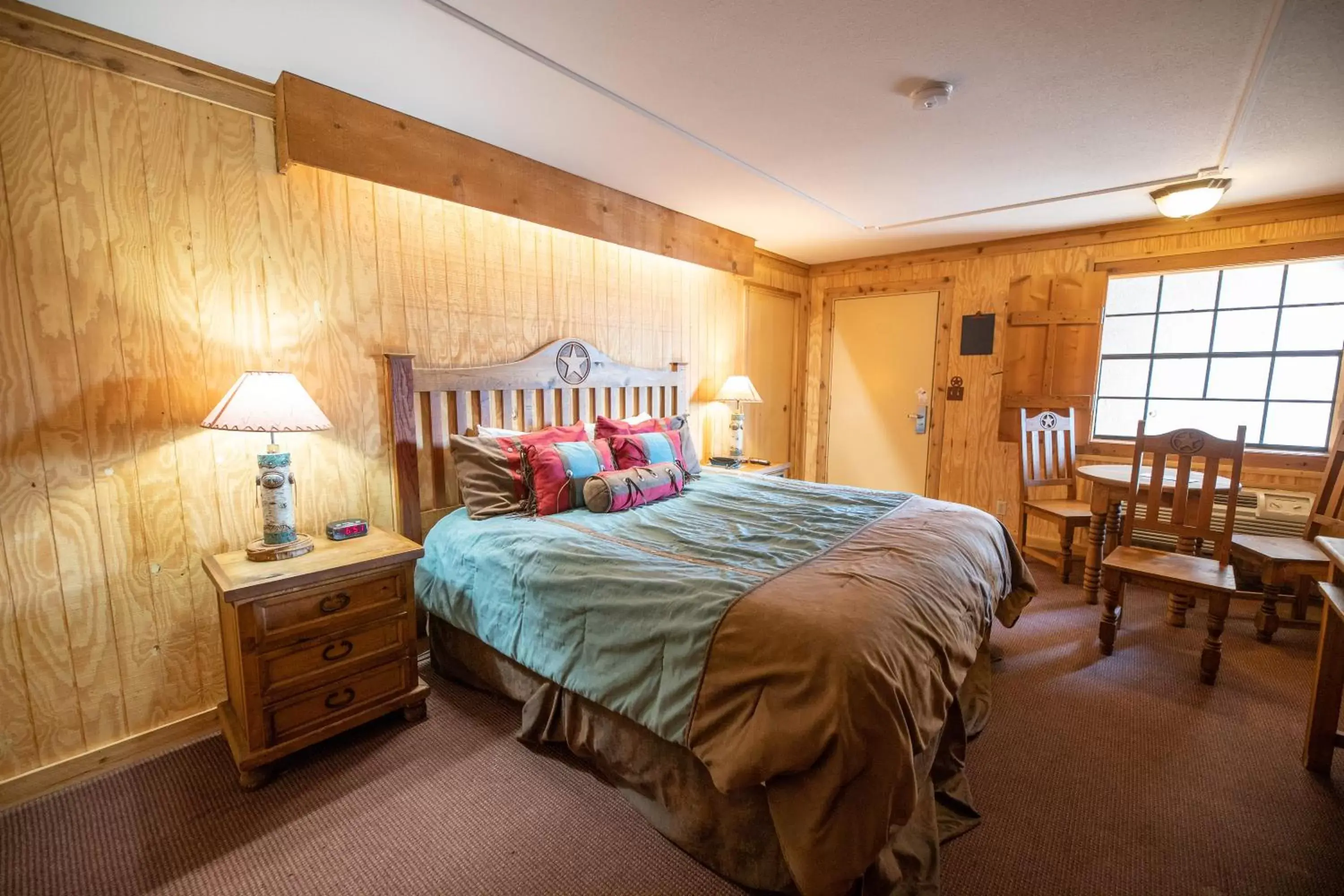 Bedroom, Bed in The Big Texan Motel