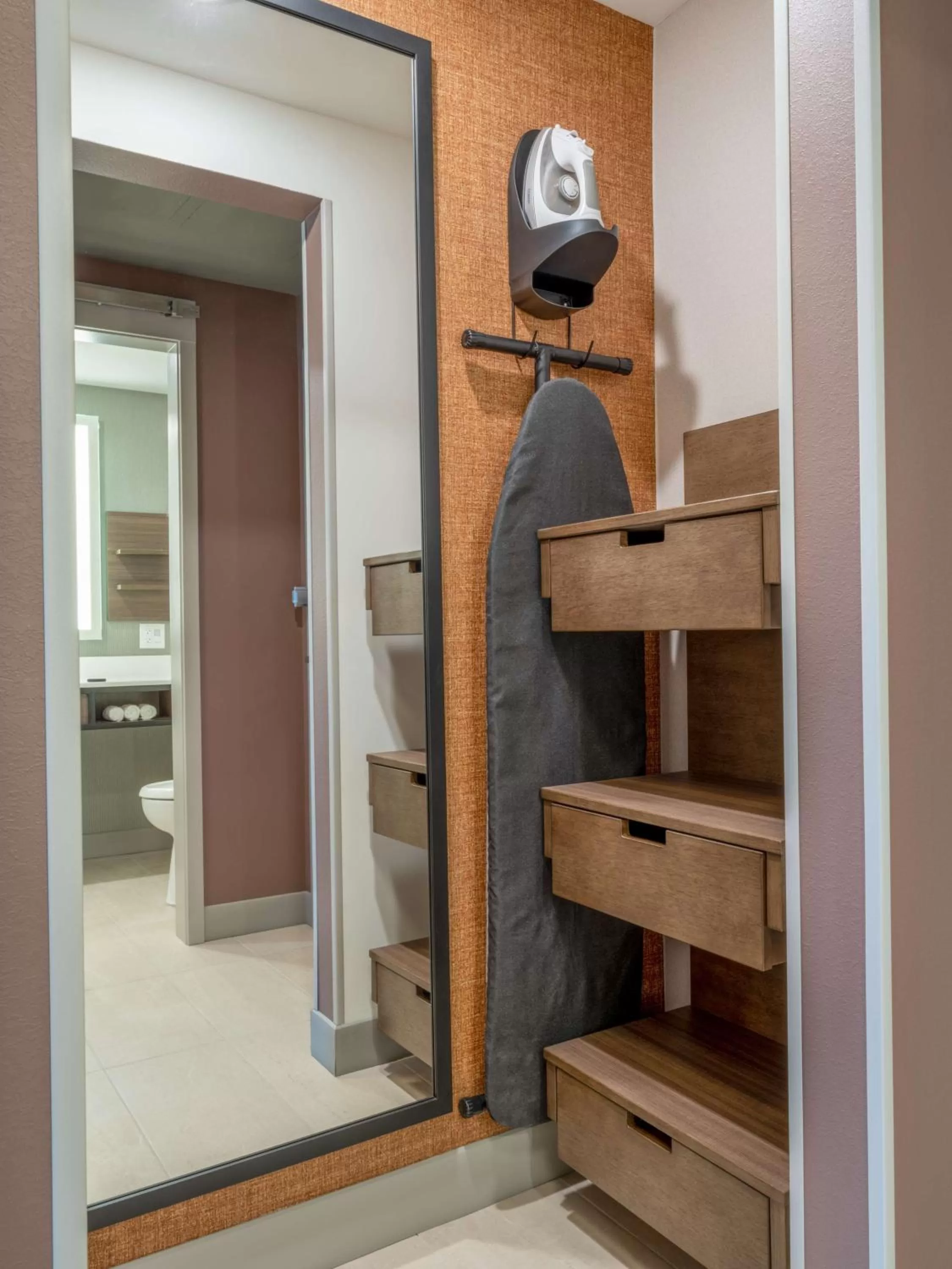 Photo of the whole room in Hilton Garden Inn Jeffersonville, In